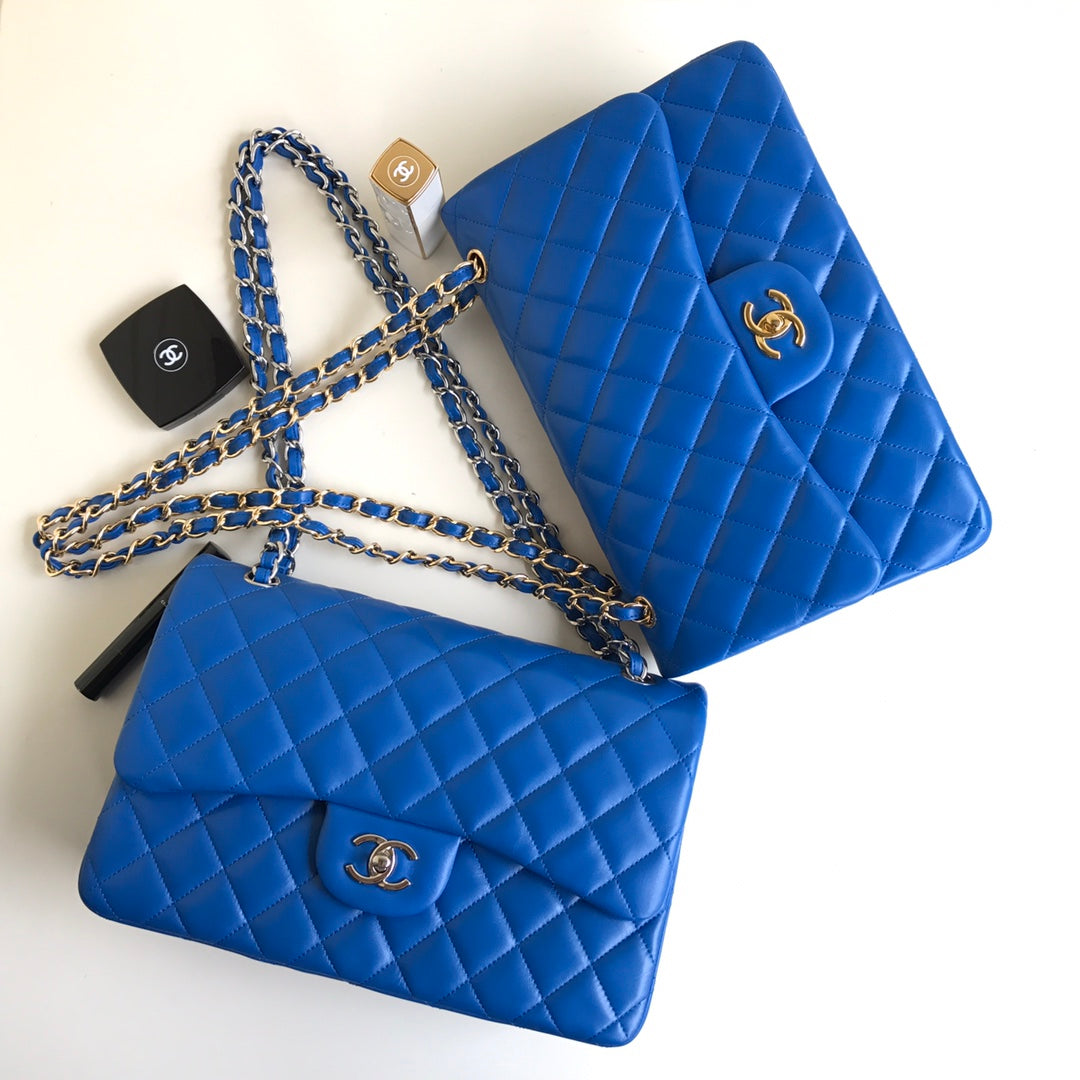 SAC À RABAT JUMBO 30 EN CUIR D'AGNEAU BLEU ET QUINCAILLERIE ARGENTÉE