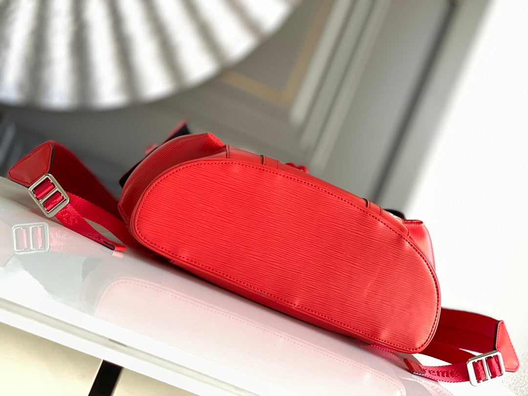 LV X SUPREME CHRISTOPHER PETIT SAC À DOS 47 EN CUIR DE VEAU ÉPI ROUGE