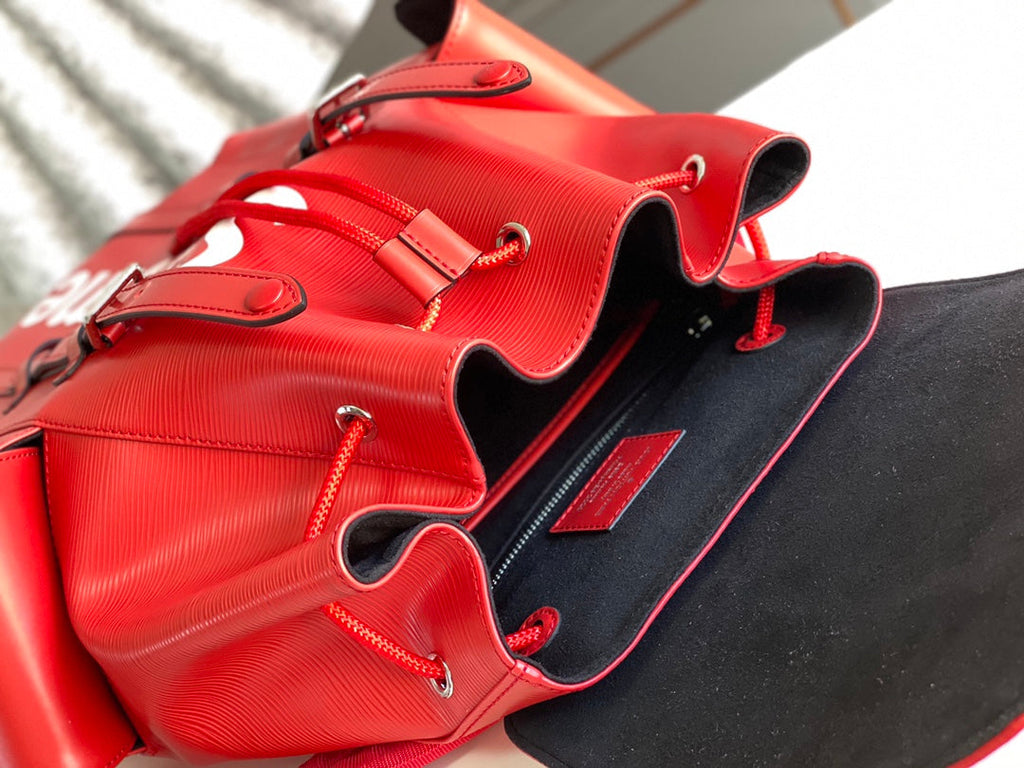LV X SUPREME CHRISTOPHER PETIT SAC À DOS 47 EN CUIR DE VEAU ÉPI ROUGE