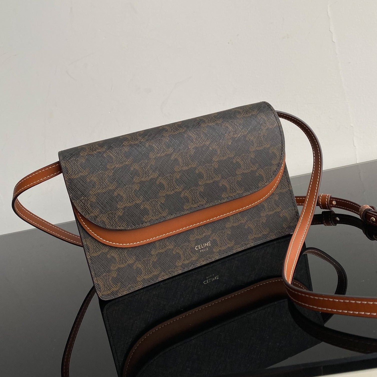SAC TRIPHOME 20 DOUBLE COUCHE MONOGRAMME EN CUIR DE VEAU NOIR À MOTIF