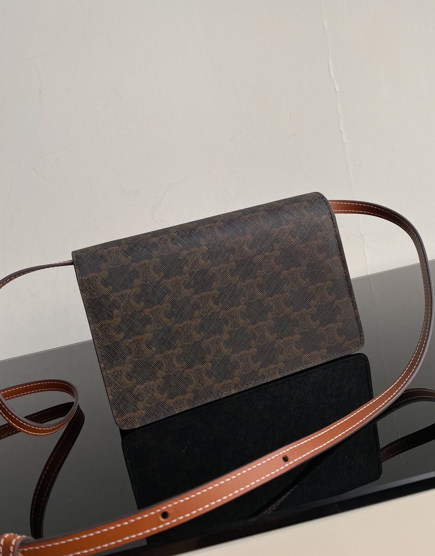 SAC TRIPHOME 20 DOUBLE COUCHE MONOGRAMME EN CUIR DE VEAU NOIR À MOTIF