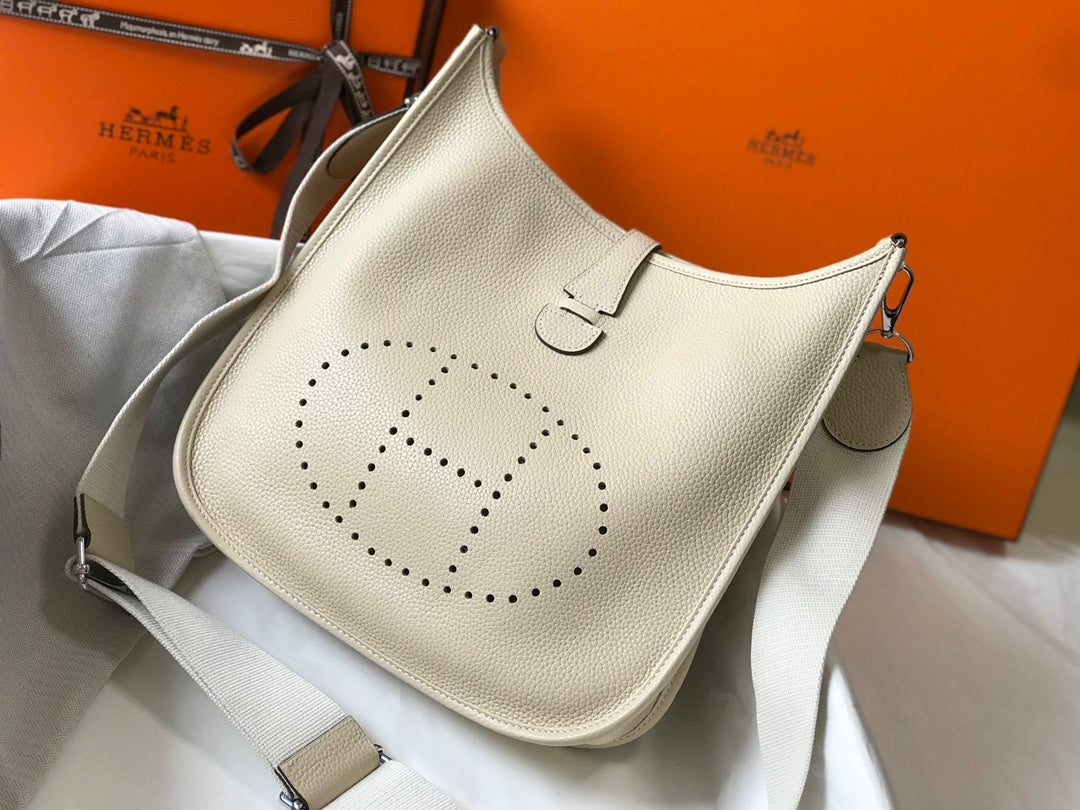 エブリン 29cm ベージュ トーゴ ショーツ