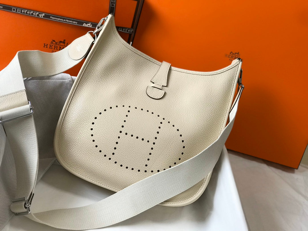 エブリン 29cm ベージュ トーゴ ショーツ