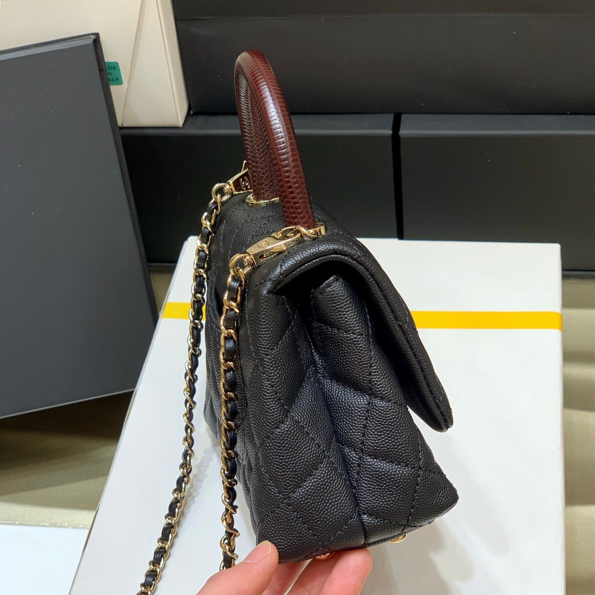 CC 24K COCO HANLE MINI 19CM BLACK RED GRAINED CALFSKIN GOLD HARDWARE