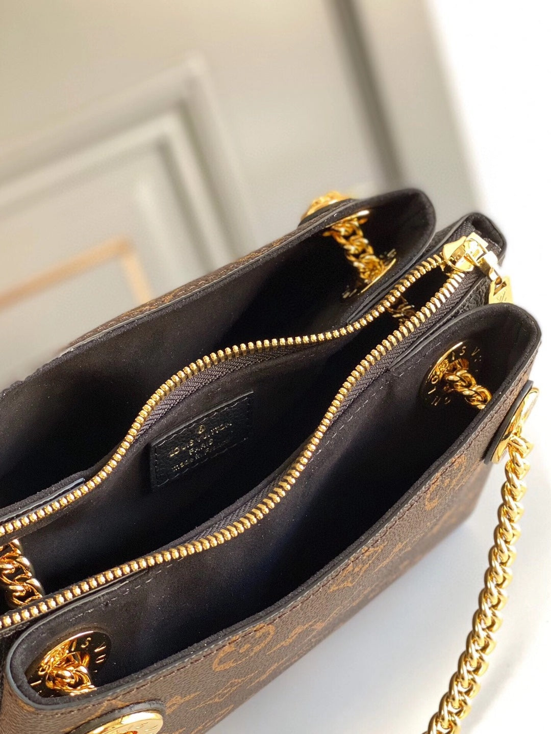 SAC À BANDOULIÈRE CHAÎNE SURENE BB 24 CM EN TOILE MOMOGRAM EN CUIR DE VEAU NOIR