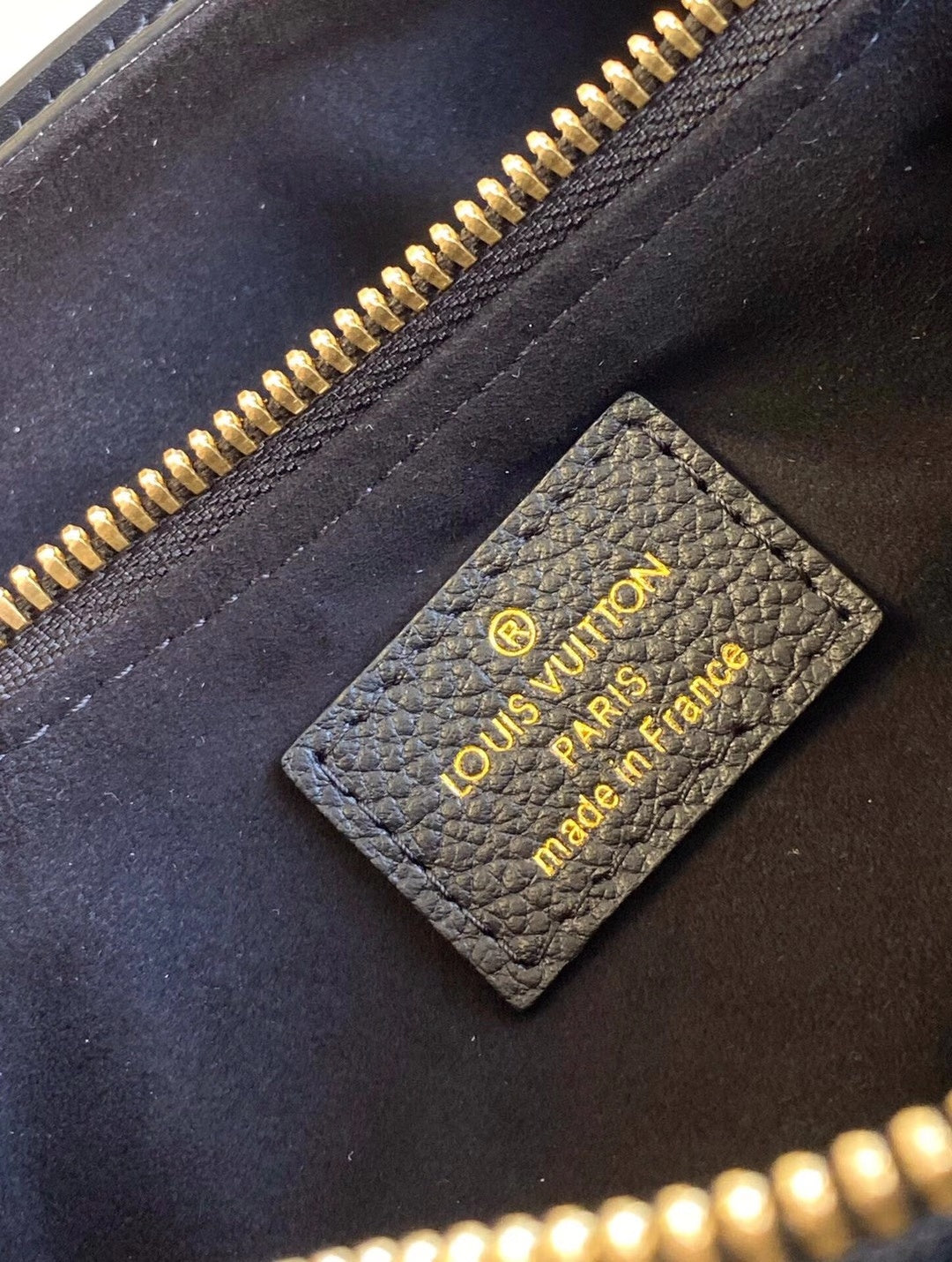 SAC À BANDOULIÈRE CHAÎNE SURENE BB 24 CM EN TOILE MOMOGRAM EN CUIR DE VEAU NOIR