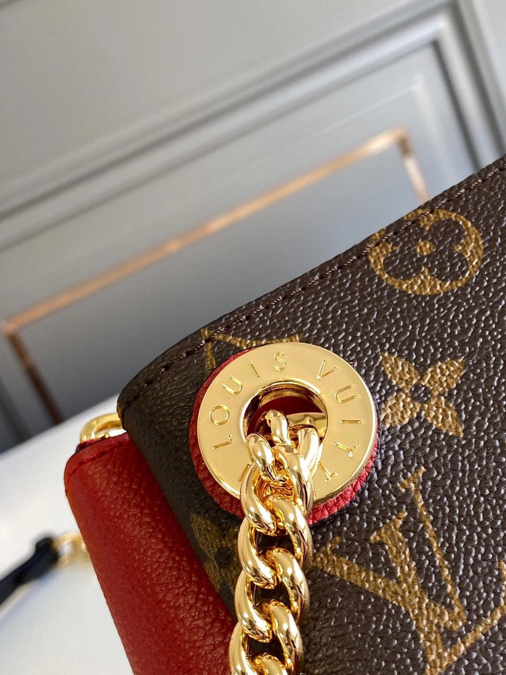SAC À BANDOULIÈRE CHAÎNE SURENE BB 24 CM EN TOILE MONOGRAMME ET CUIR DE VEAU ROUGE