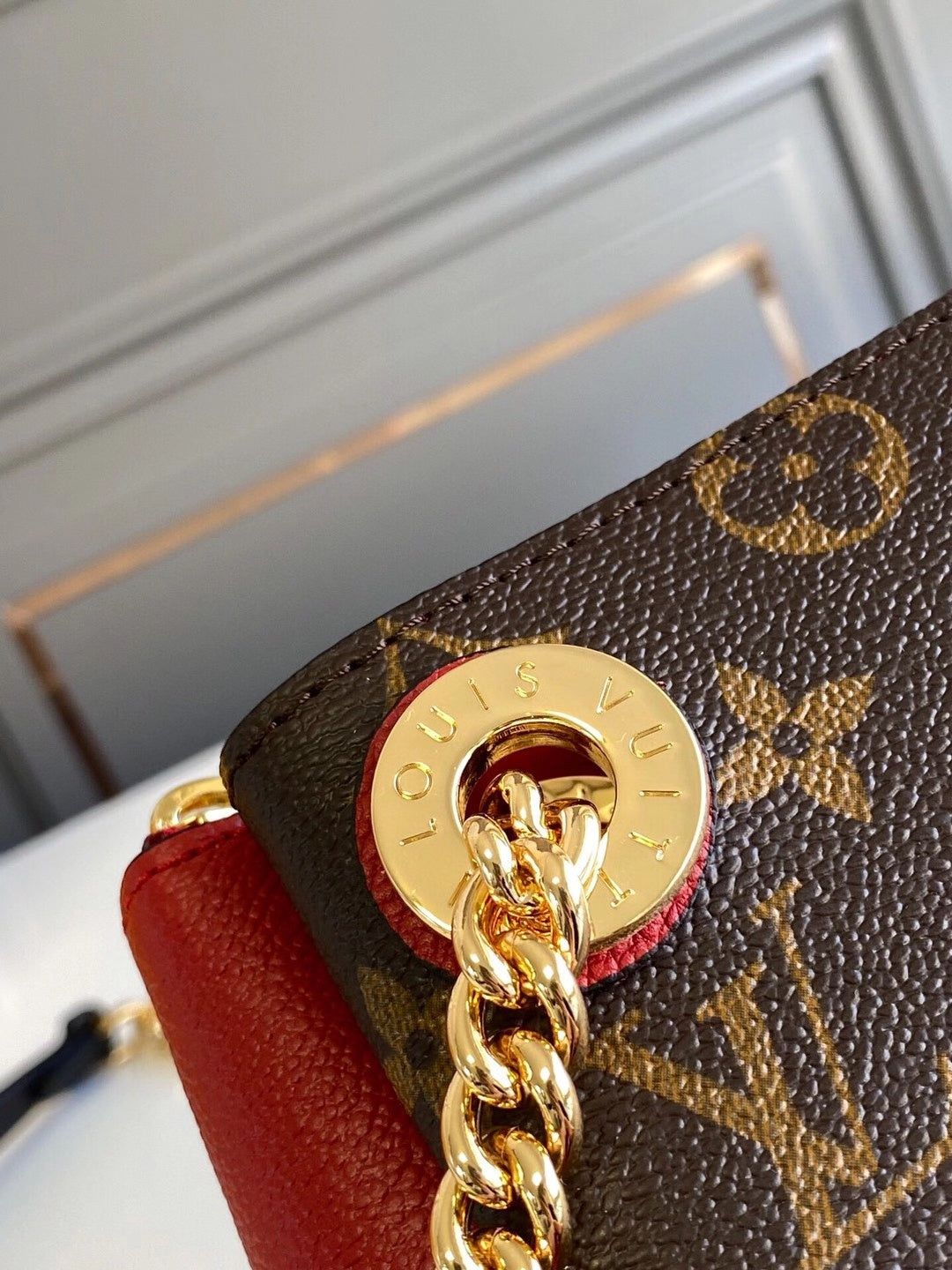 SAC À BANDOULIÈRE CHAÎNE SURENE BB 24 CM EN TOILE MONOGRAMME ET CUIR DE VEAU ROUGE