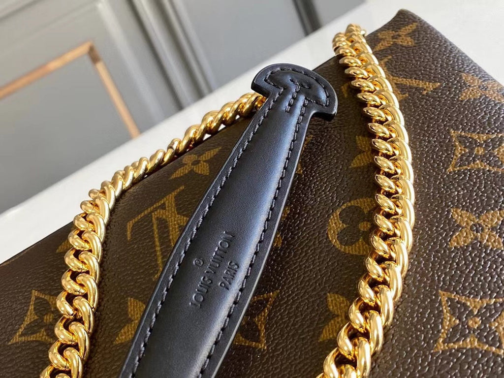 SAC À BANDOULIÈRE CHAÎNE SURENE BB 24 CM EN TOILE MONOGRAMME ET CUIR DE VEAU ROUGE