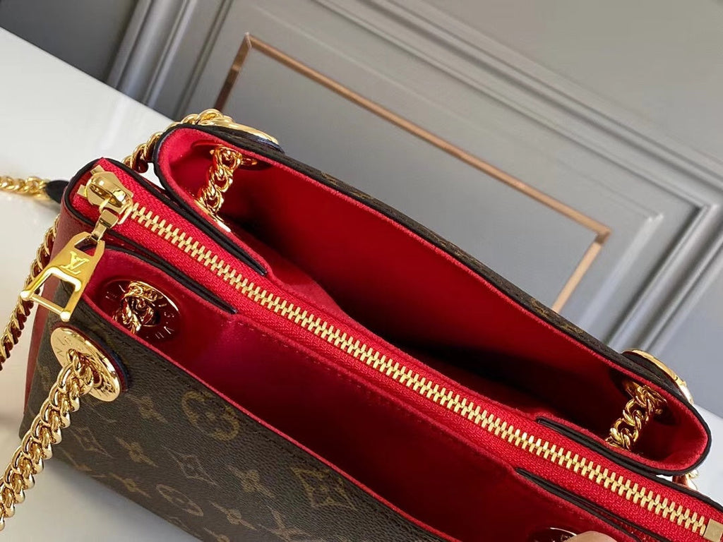 SAC À BANDOULIÈRE CHAÎNE SURENE BB 24 CM EN TOILE MONOGRAMME ET CUIR DE VEAU ROUGE
