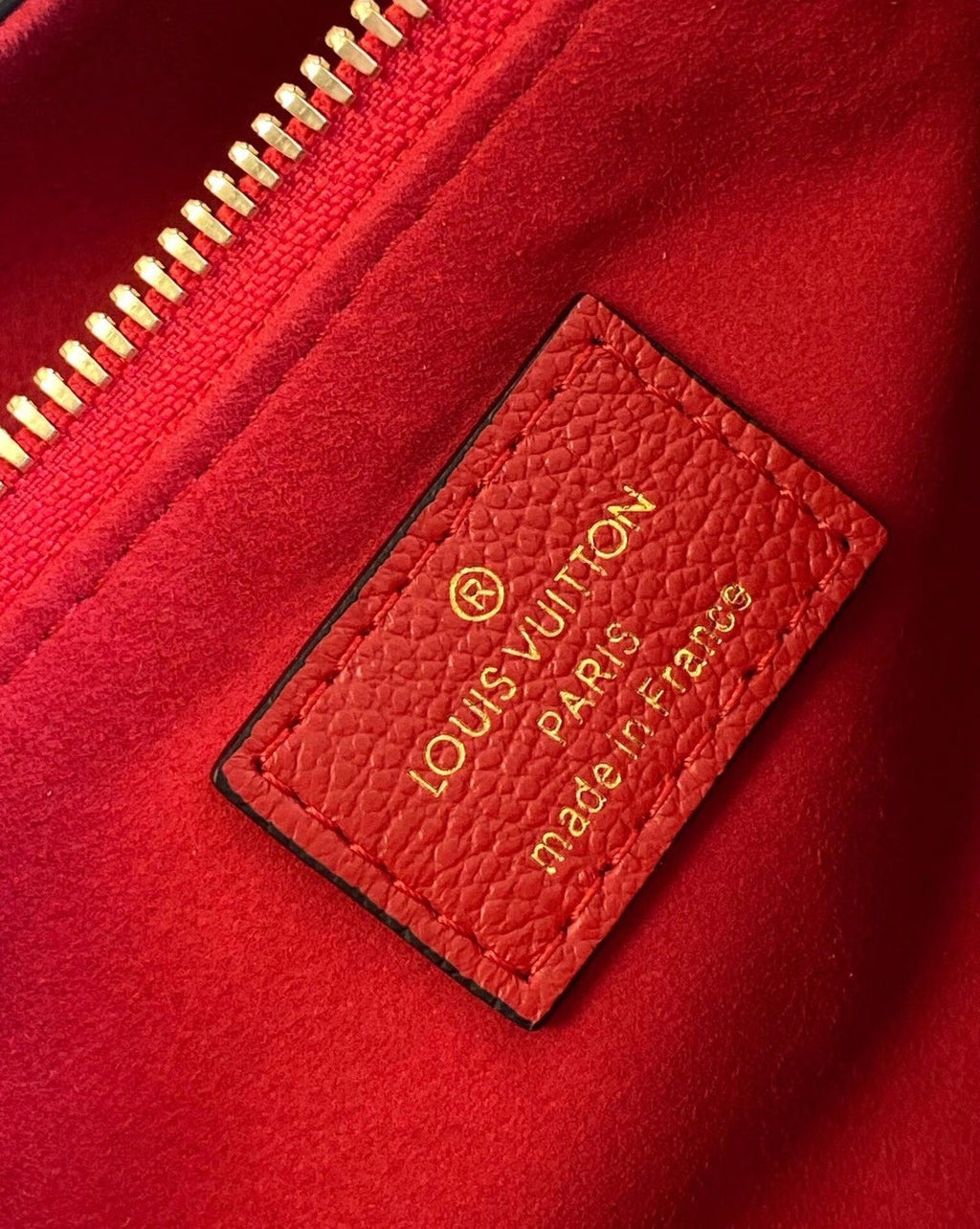 SAC À BANDOULIÈRE CHAÎNE SURENE BB 24 CM EN TOILE MONOGRAMME ET CUIR DE VEAU ROUGE