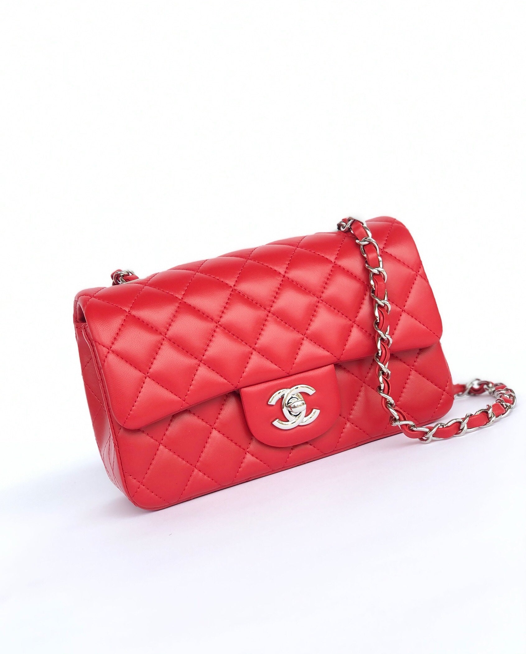MINI SAC À RABAT RECTANGLE 20 CM EN CUIR D'AGNEAU ROUGE QUINCAILLERIE ARGENTÉE