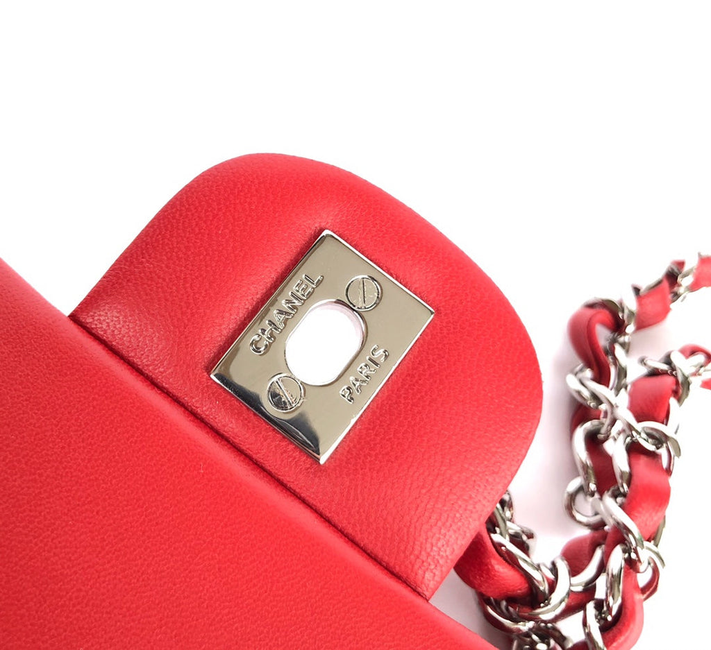 MINI SAC À RABAT RECTANGLE 20 CM EN CUIR D'AGNEAU ROUGE QUINCAILLERIE ARGENTÉE
