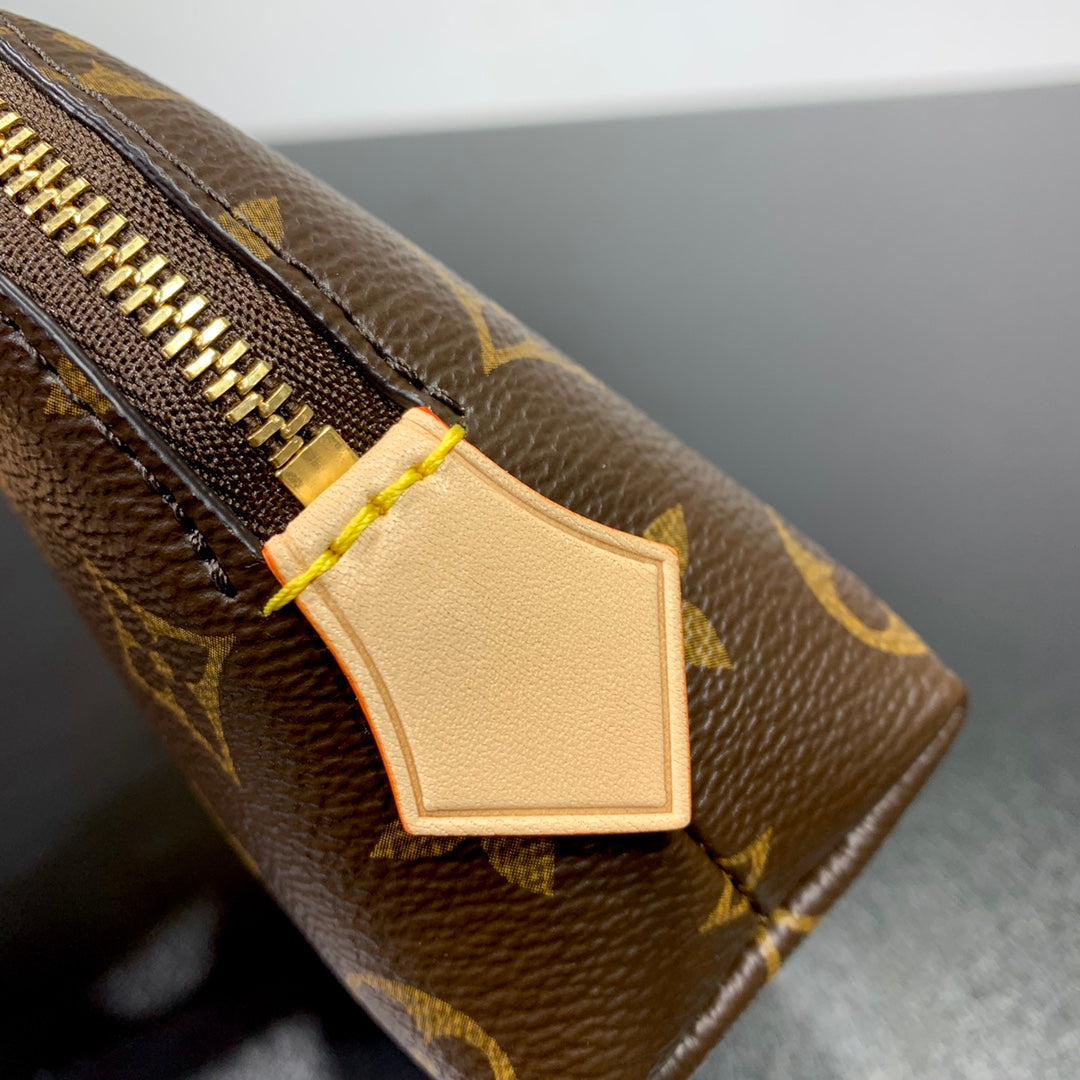 POCHETTE COSMÉTIQUE PM 19 EN TOILE MONOGRAMME MARRON