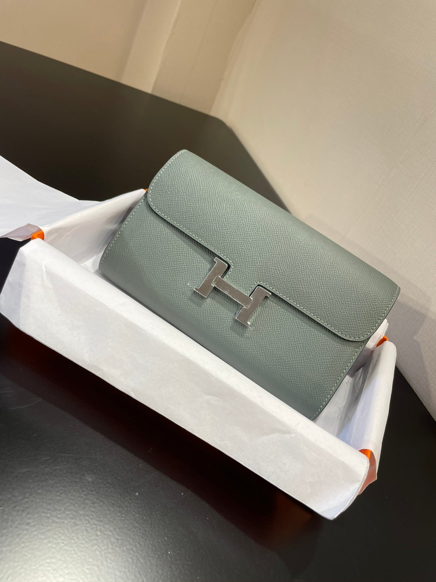 CONSTANCE TO GO 20,5 VERT AMANDE EPSOM ARGENT QUINCAILLERIE