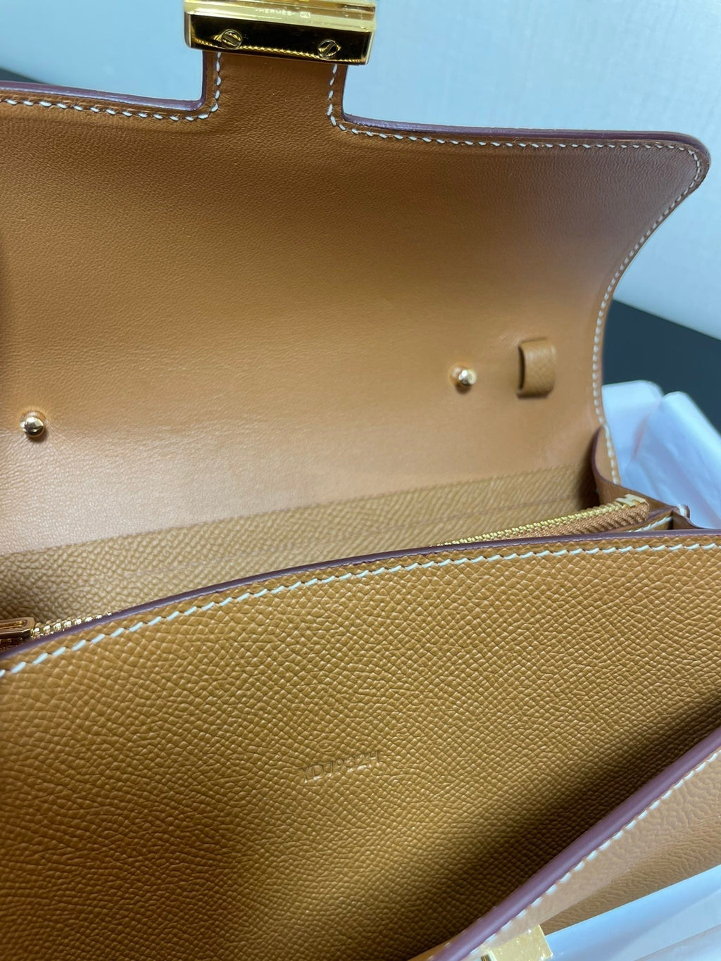 コンスタンス トゥ ゴー 20.5 ゴールド エプソム ゴールド ハードウェア