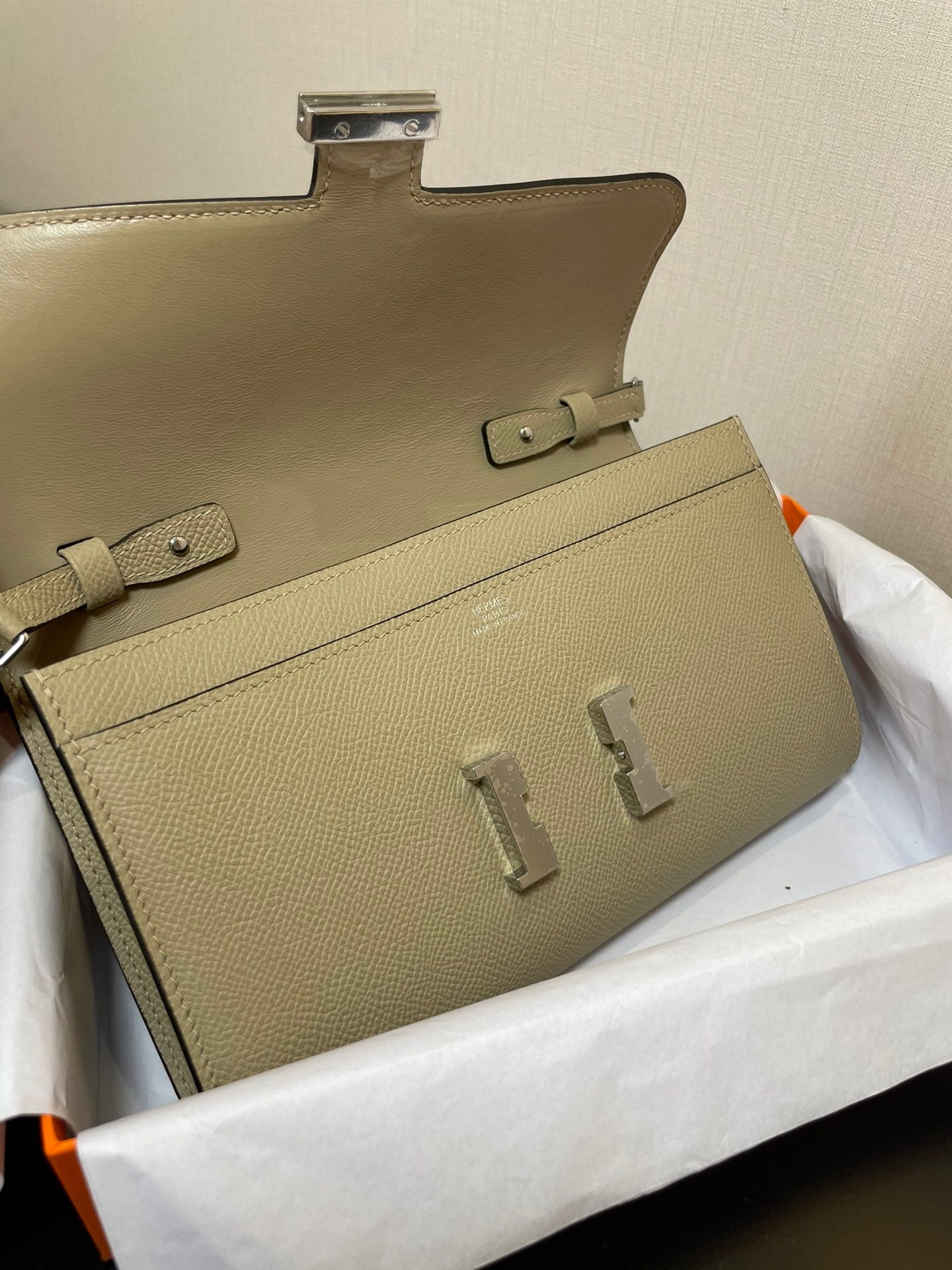 CONSTANCE TO GO 20,5 CRÈME EPSOM ARGENT QUINCAILLERIE