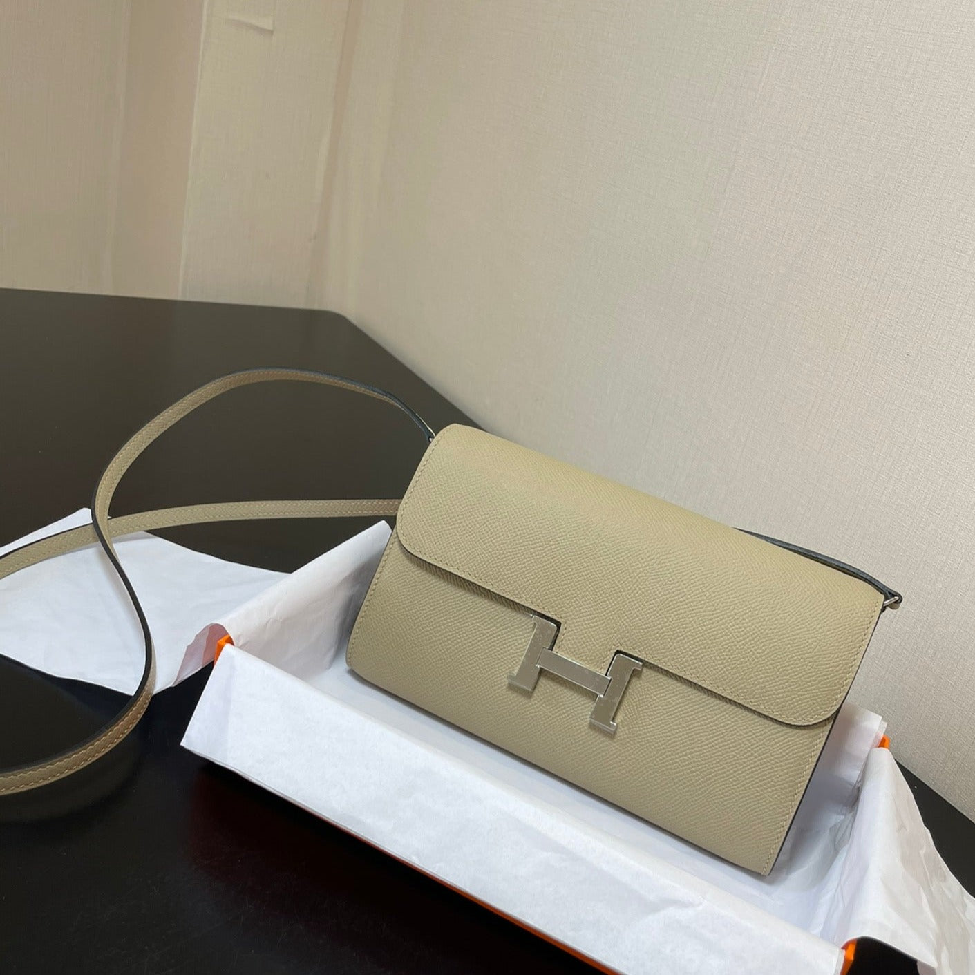 CONSTANCE TO GO 20,5 CRÈME EPSOM ARGENT QUINCAILLERIE