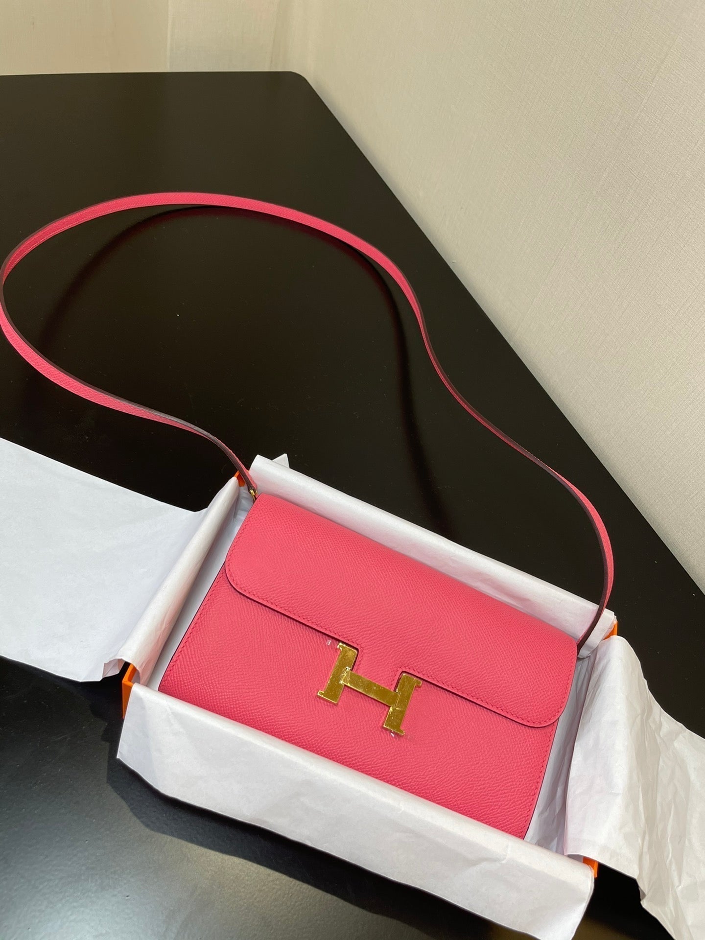 CONSTANCE TO GO 20,5 ROSE FONCÉ EPSOM QUINCAILLERIE OR