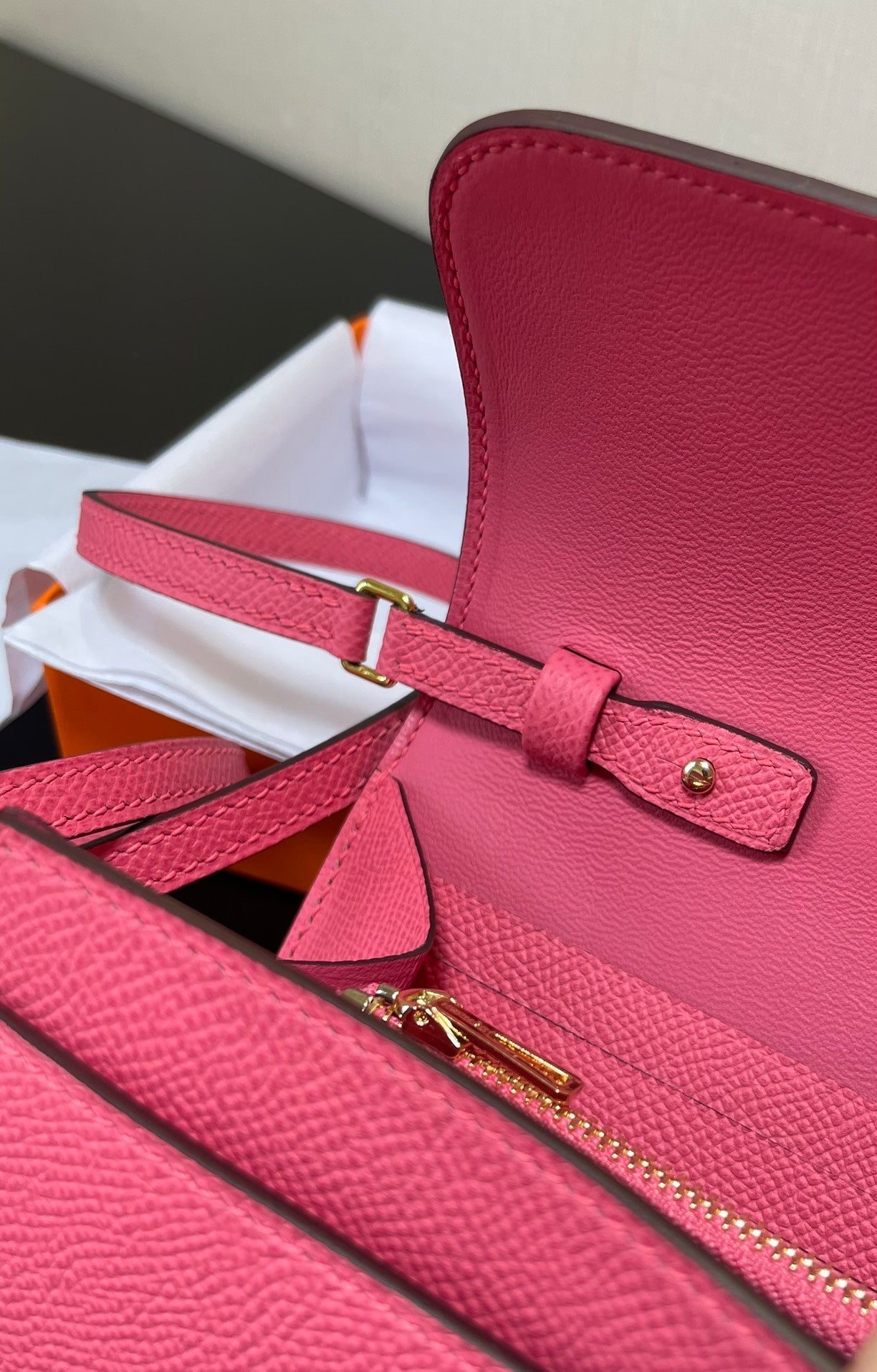 CONSTANCE TO GO 20,5 ROSE FONCÉ EPSOM QUINCAILLERIE OR