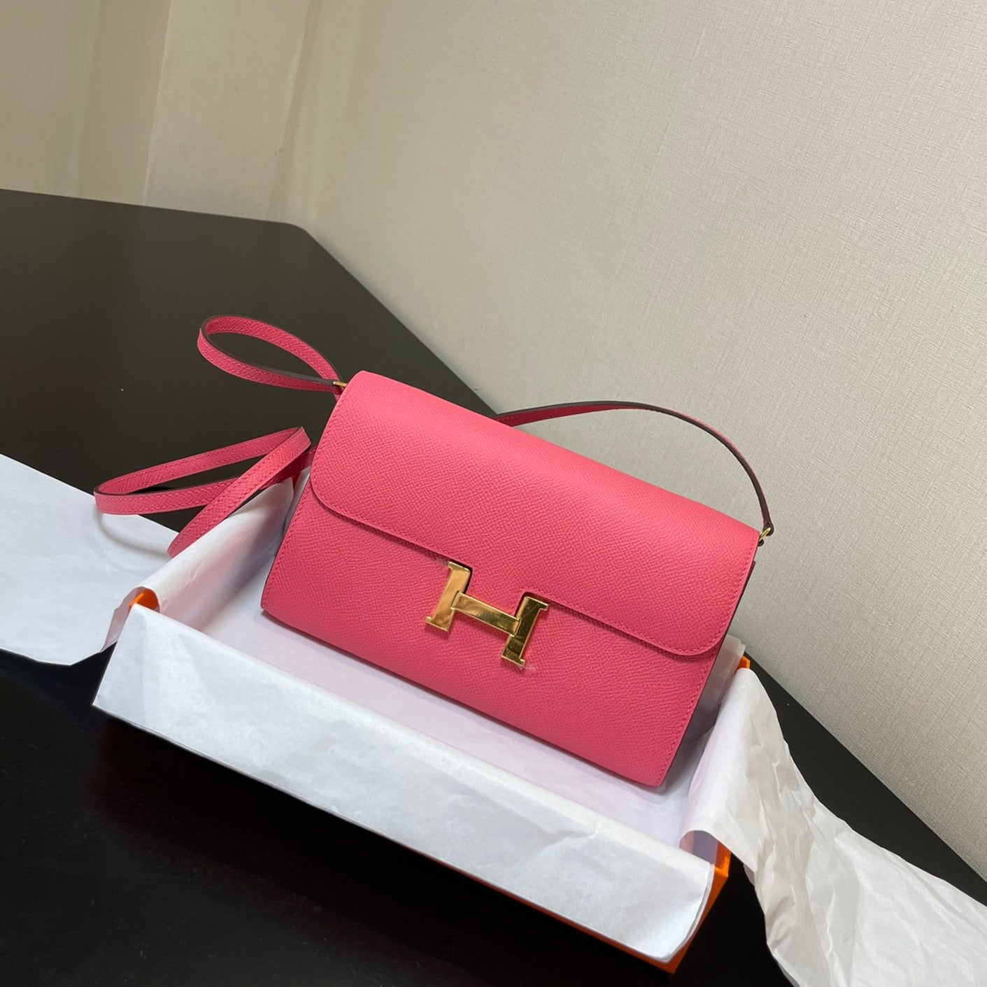 CONSTANCE TO GO 20,5 ROSE FONCÉ EPSOM QUINCAILLERIE OR