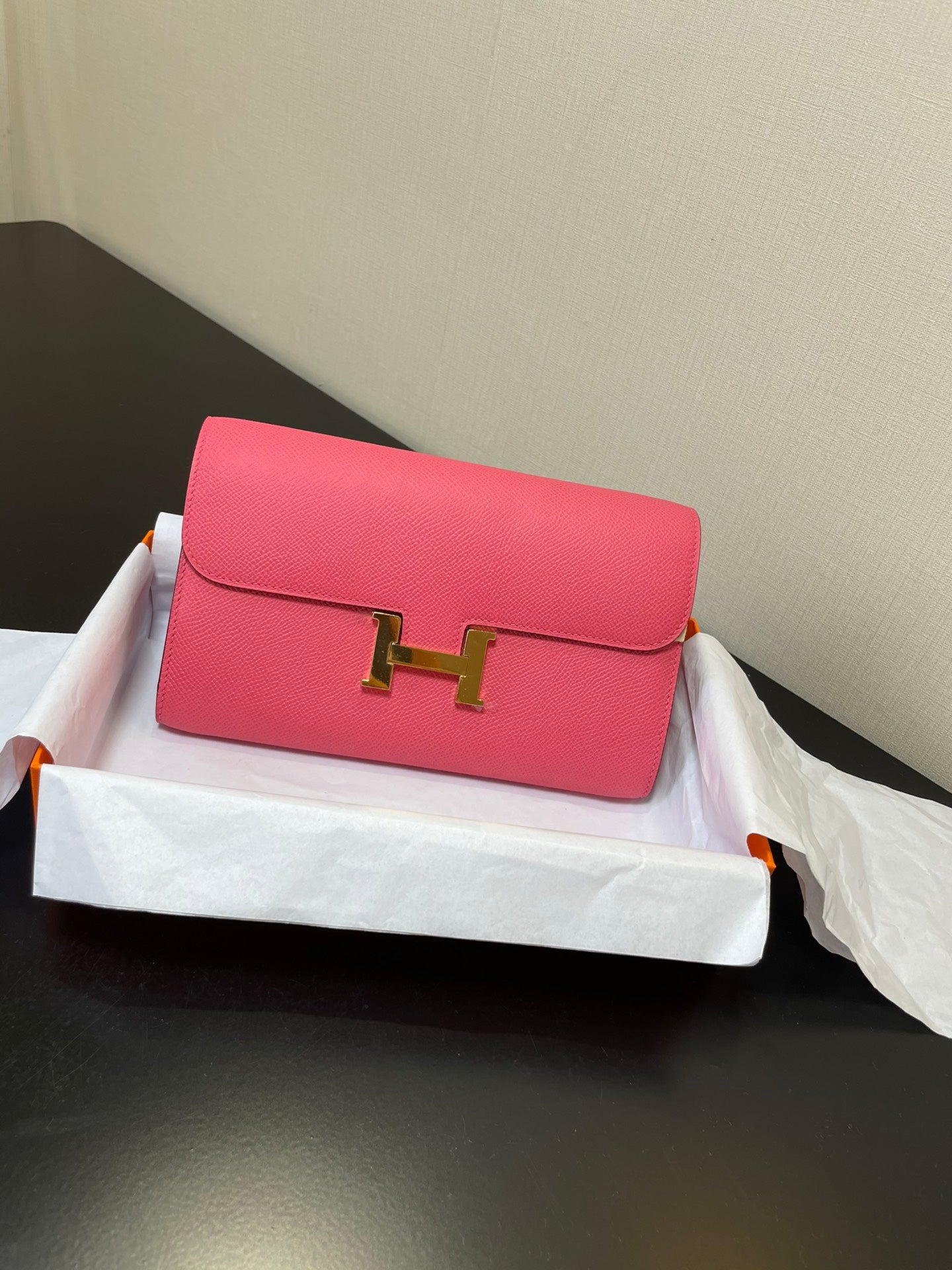 CONSTANCE TO GO 20,5 ROSE FONCÉ EPSOM QUINCAILLERIE OR