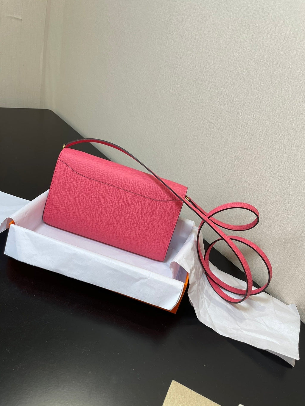 CONSTANCE TO GO 20,5 ROSE FONCÉ EPSOM QUINCAILLERIE OR