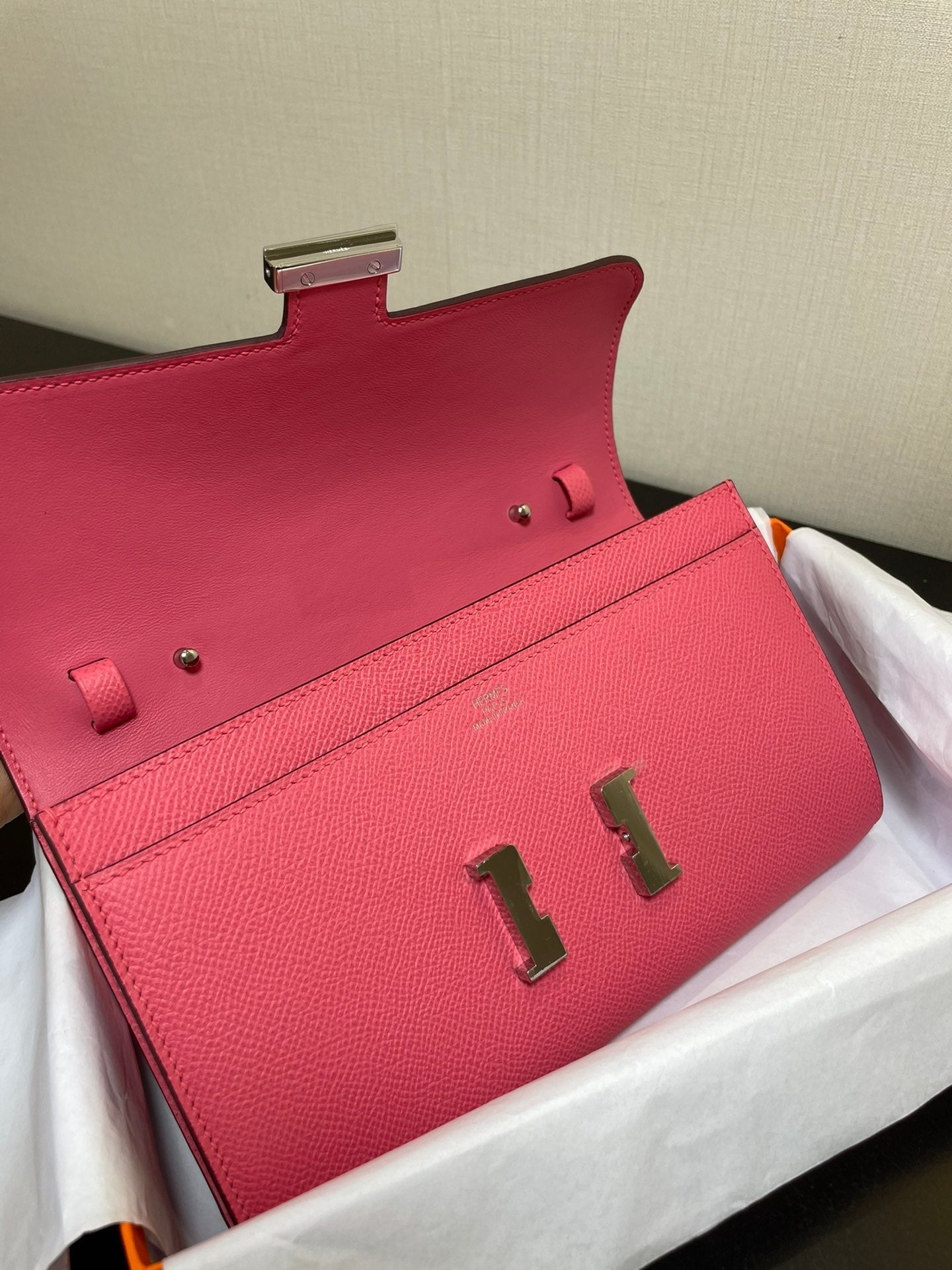 CONSTANCE TO GO 20,5 ROSE FONCÉ EPSOM QUINCAILLERIE ARGENTÉE