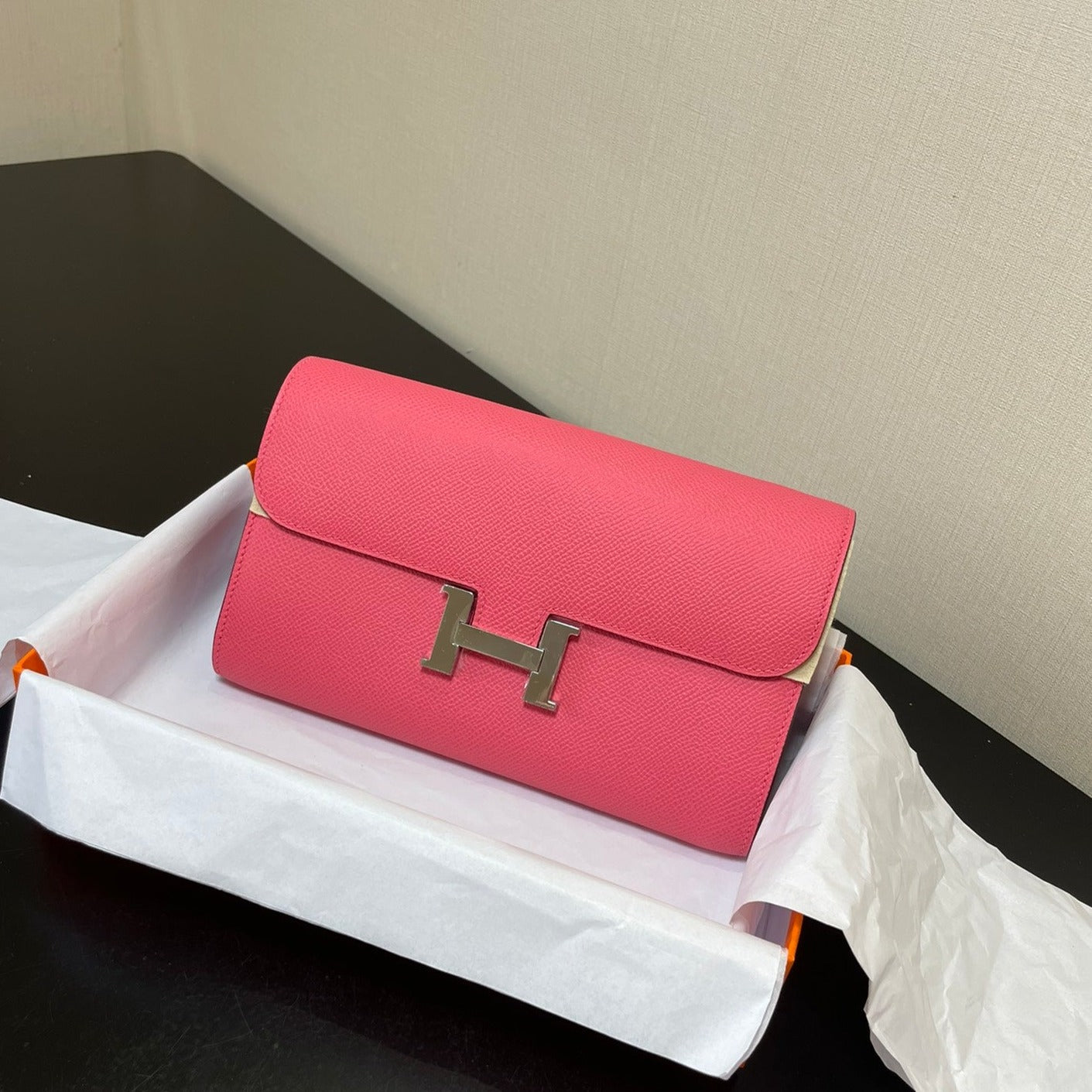 CONSTANCE TO GO 20,5 ROSE FONCÉ EPSOM QUINCAILLERIE ARGENTÉE