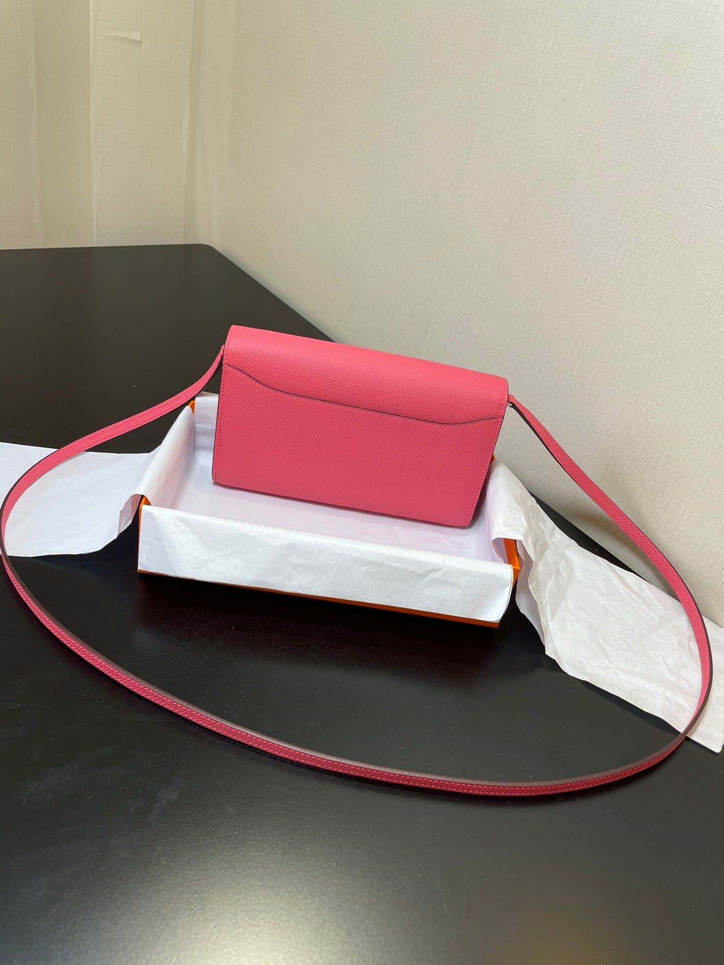 CONSTANCE TO GO 20,5 ROSE FONCÉ EPSOM QUINCAILLERIE ARGENTÉE