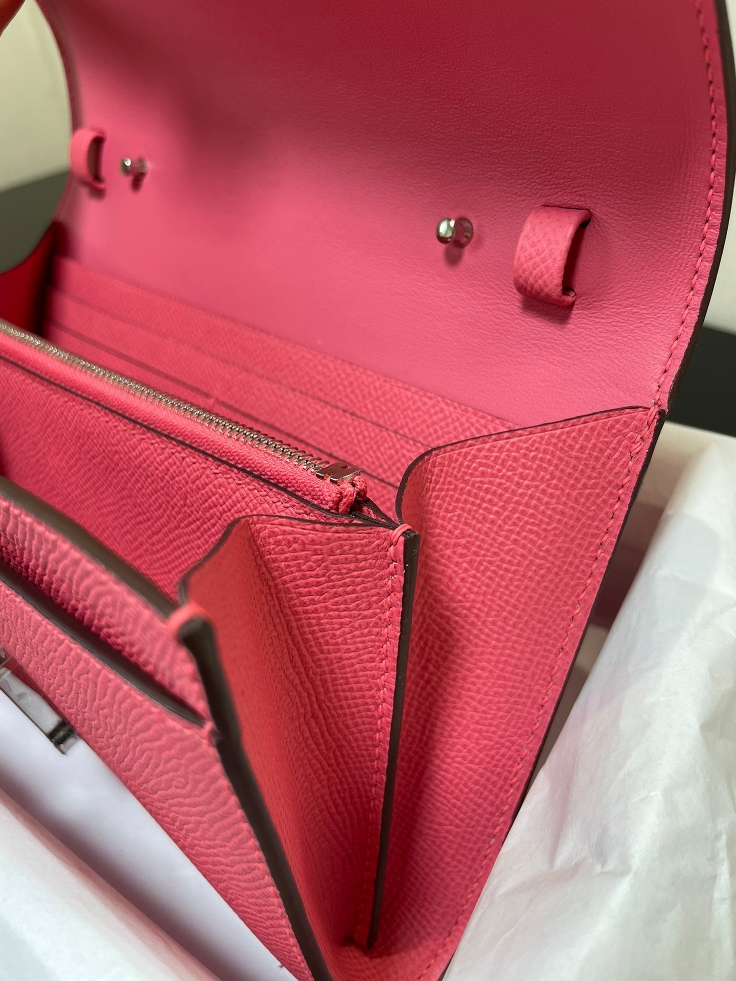 CONSTANCE TO GO 20,5 ROSE FONCÉ EPSOM QUINCAILLERIE ARGENTÉE