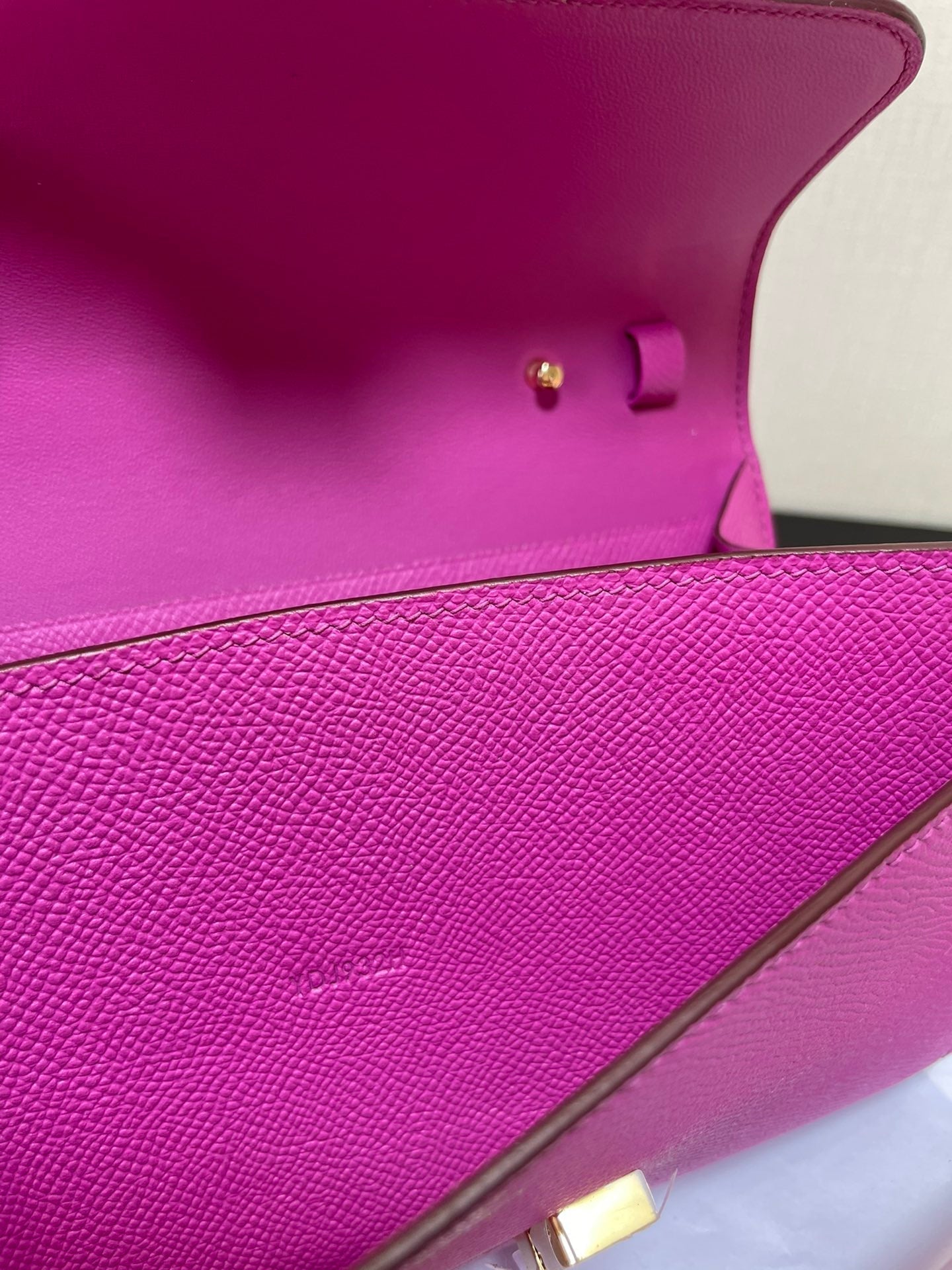 CONSTANCE TO GO 20,5 VIOLET EPSOM GOLD HARDWARE