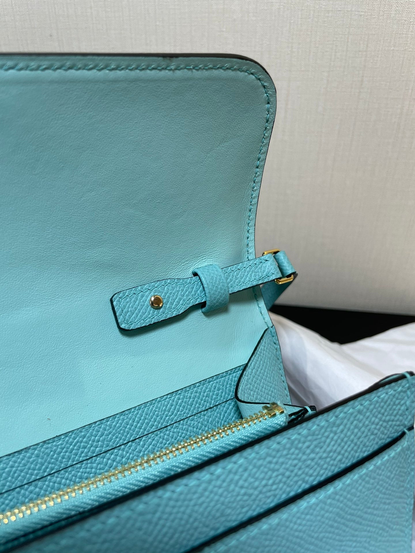 CONSTANCE TO GO 20,5 BLEU TIFFANY EPSOM QUINCAILLERIE OR