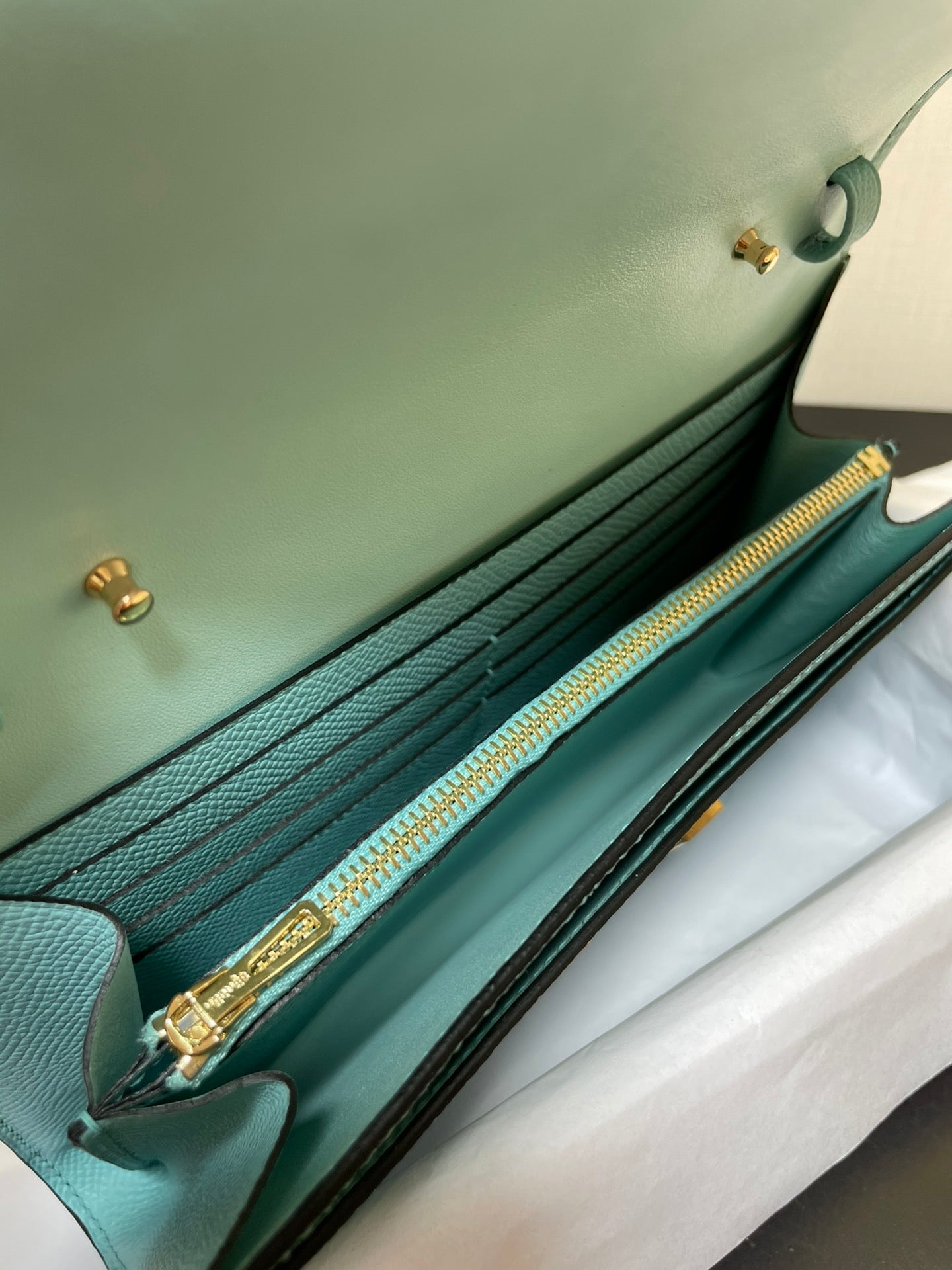 CONSTANCE TO GO 20,5 BLEU TIFFANY EPSOM QUINCAILLERIE OR