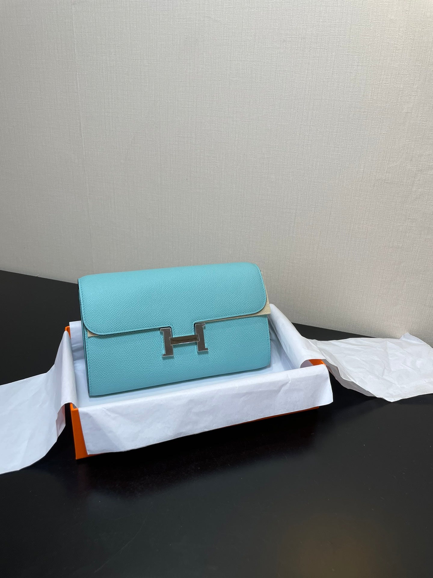 CONSTANCE TO GO 20,5 BLEU TIFFANY EPSOM QUINCAILLERIE ARGENTÉE