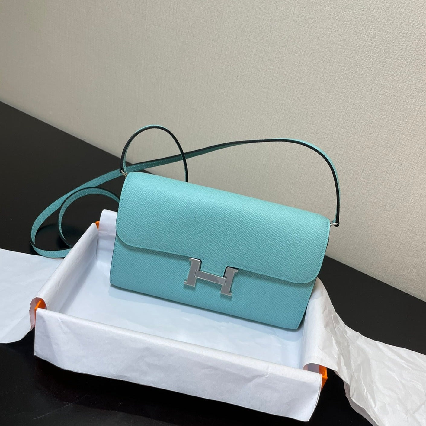 CONSTANCE TO GO 20,5 BLEU TIFFANY EPSOM QUINCAILLERIE ARGENTÉE