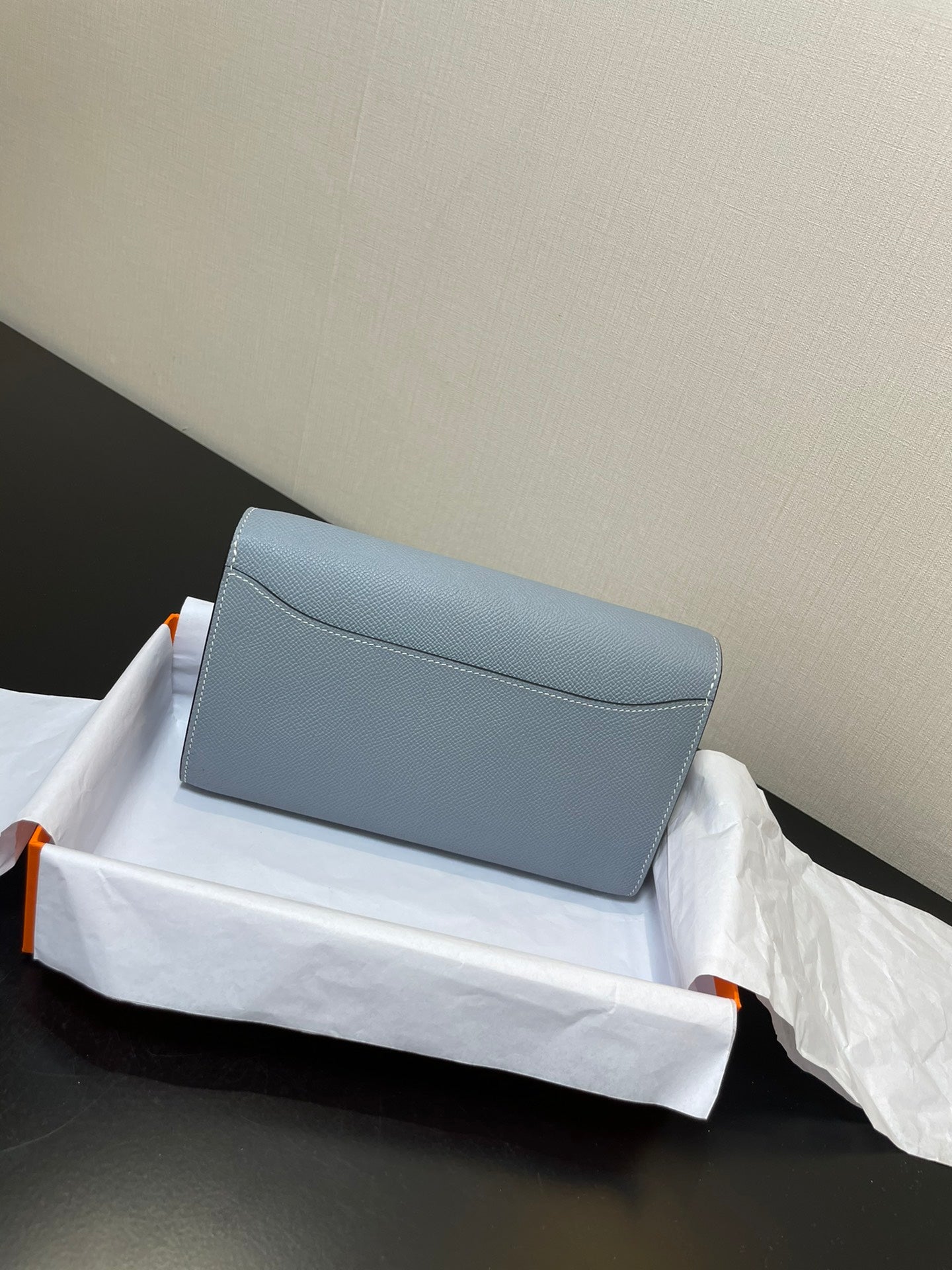 CONSTANCE TO GO 20,5 BLEU CÉRULÉEN EPSOM QUINCAILLERIE OR