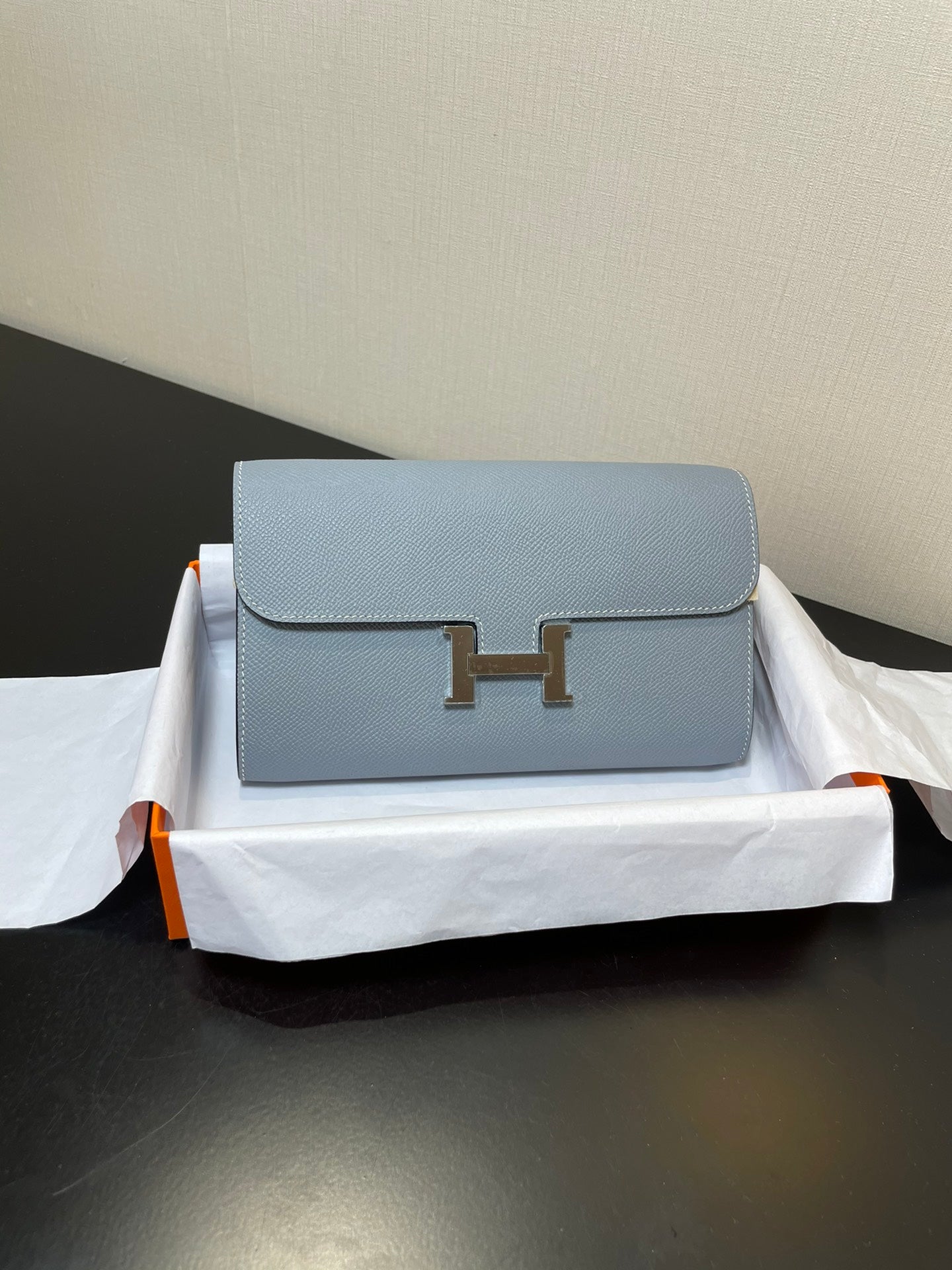 CONSTANCE TO GO 20,5 BLEU CÉRULÉEN EPSOM QUINCAILLERIE ARGENTÉE