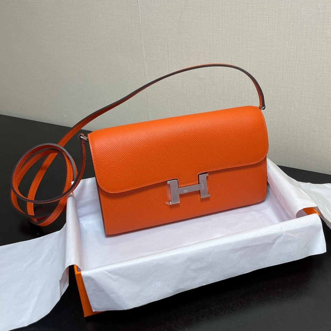 CONSTANCE TO GO 20.5 ORANGE EPSOM ARGENT QUINCAILLERIE