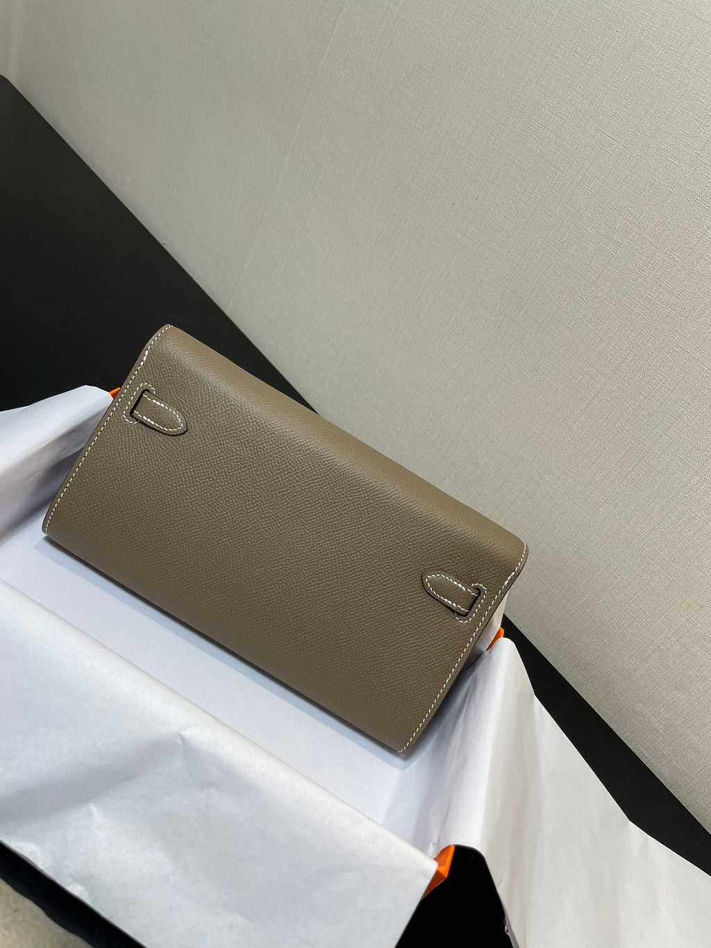 KELLY TO GO WALLET 20.5 ETOUPE EPSOM SILVER HARDWARE