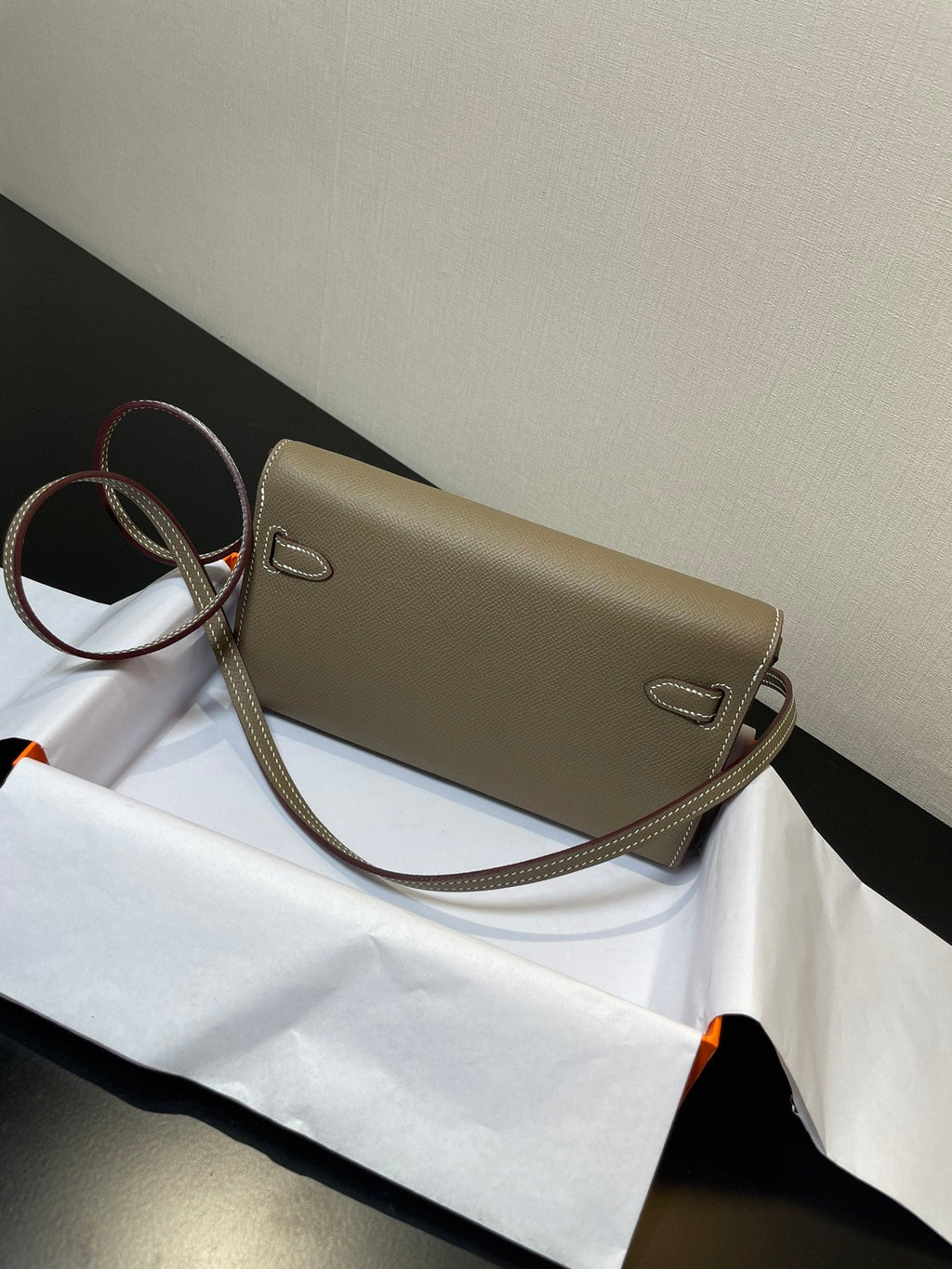 KELLY TO GO WALLET 20.5 ETOUPE EPSOM SILVER HARDWARE