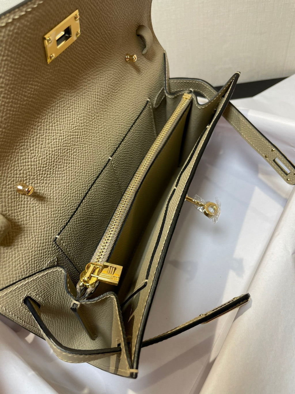 PORTEFEUILLE KELLY TO GO 20,5 LICHEN EPSOM GOLD HARDWARE
