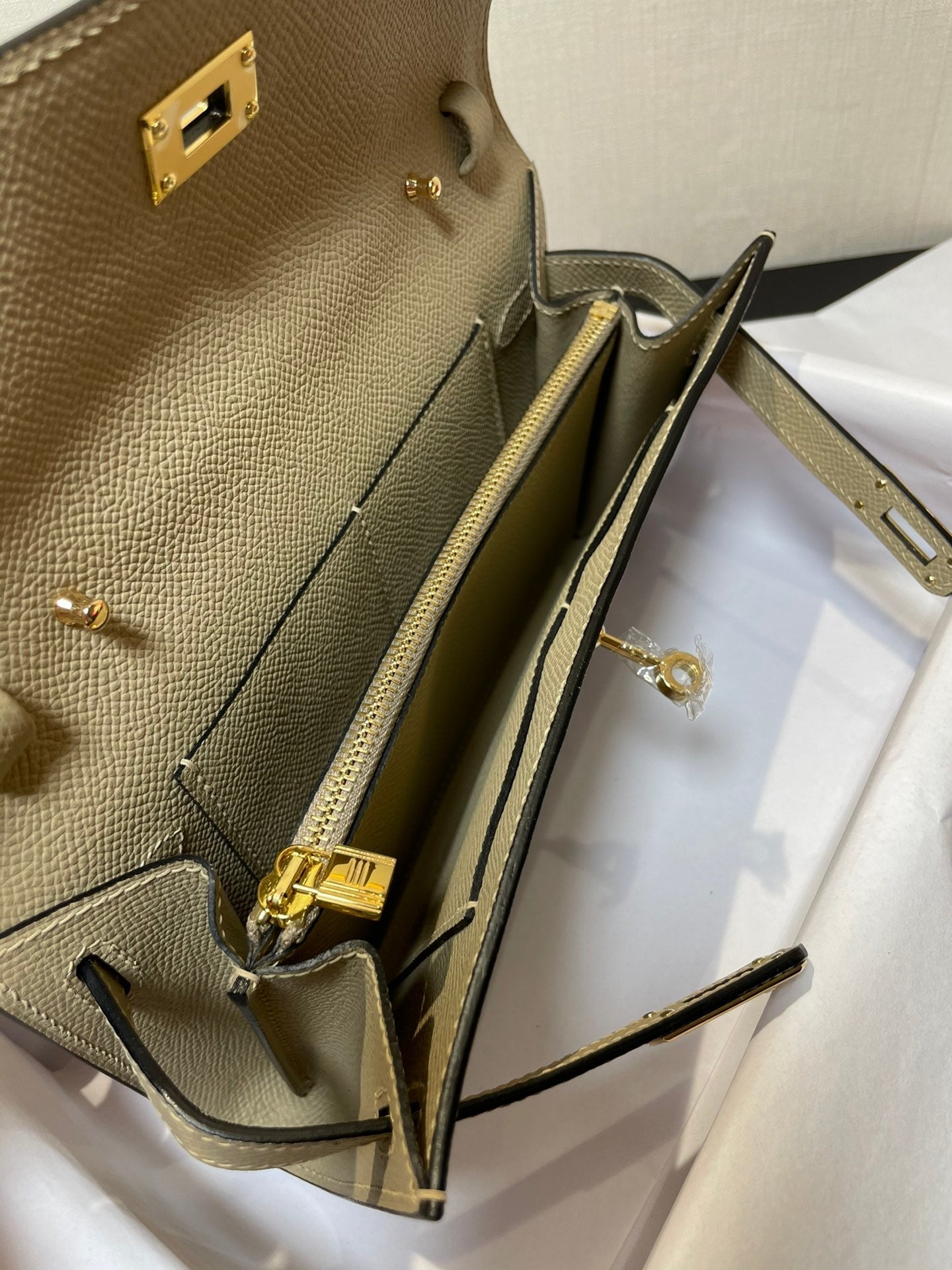 PORTEFEUILLE KELLY TO GO 20,5 LICHEN EPSOM GOLD HARDWARE