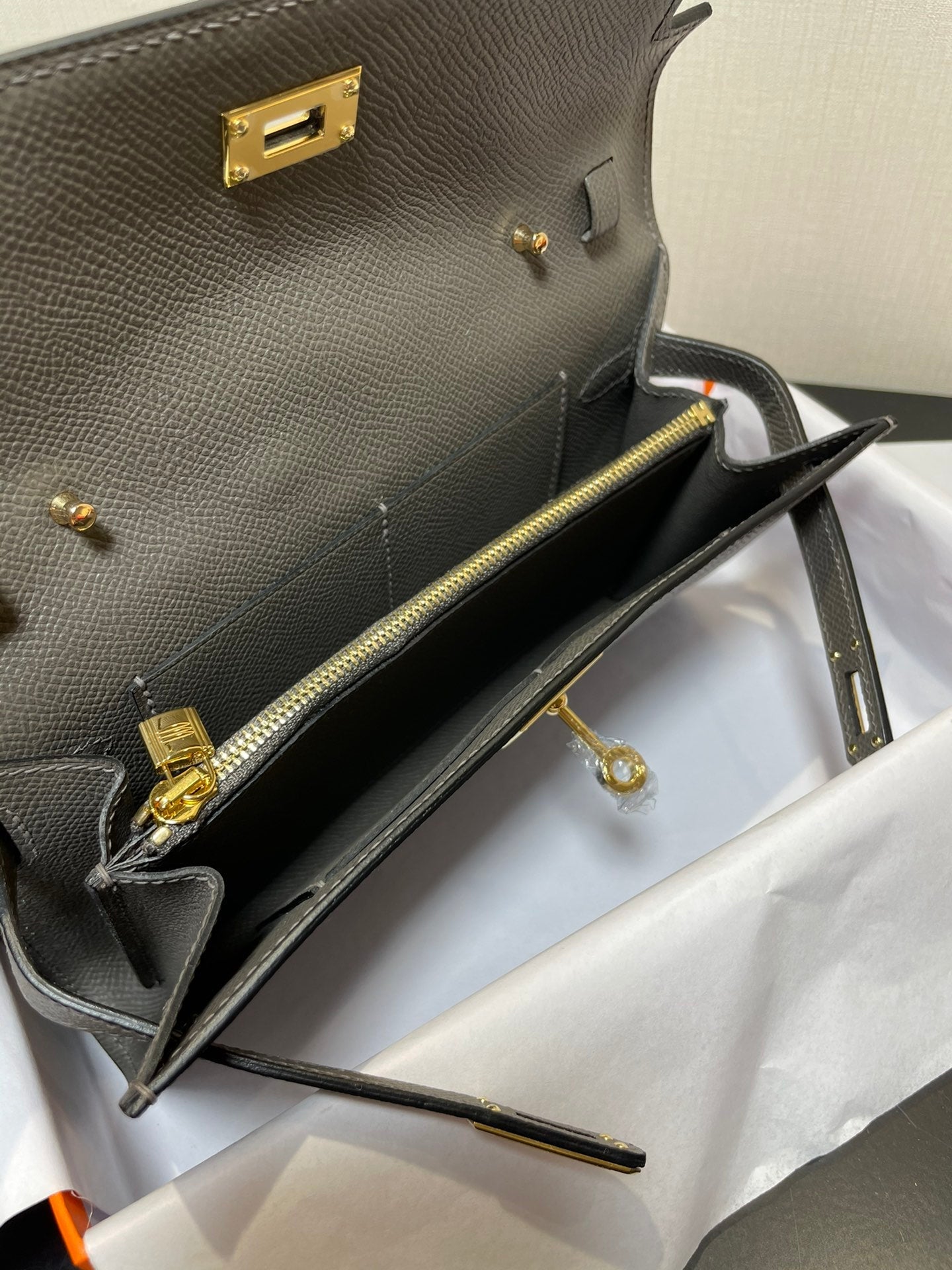 KELLY TO GO WALLET 20.5 ETAIN EPSOM GOLD HARDWARE