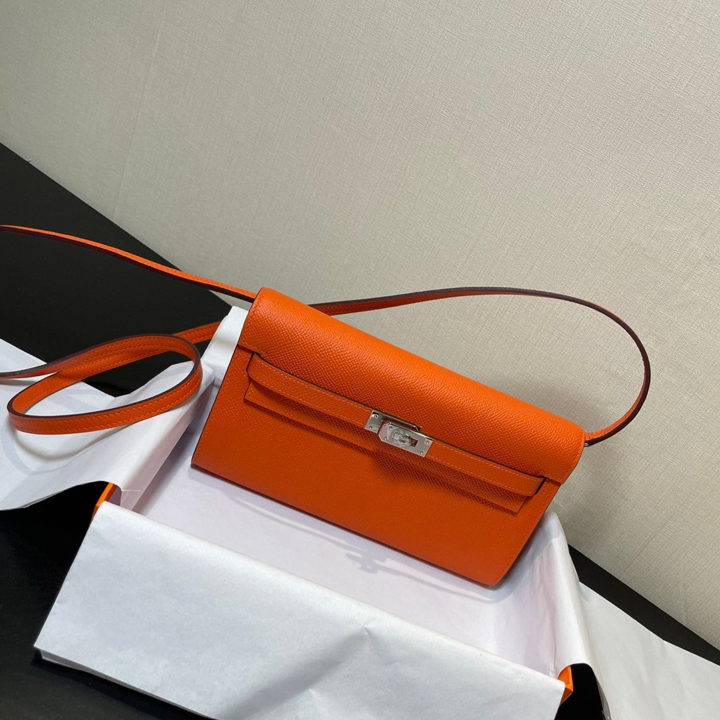 KELLY WOC 20.5 ORANGE EPSOM SILVER HARDWARE