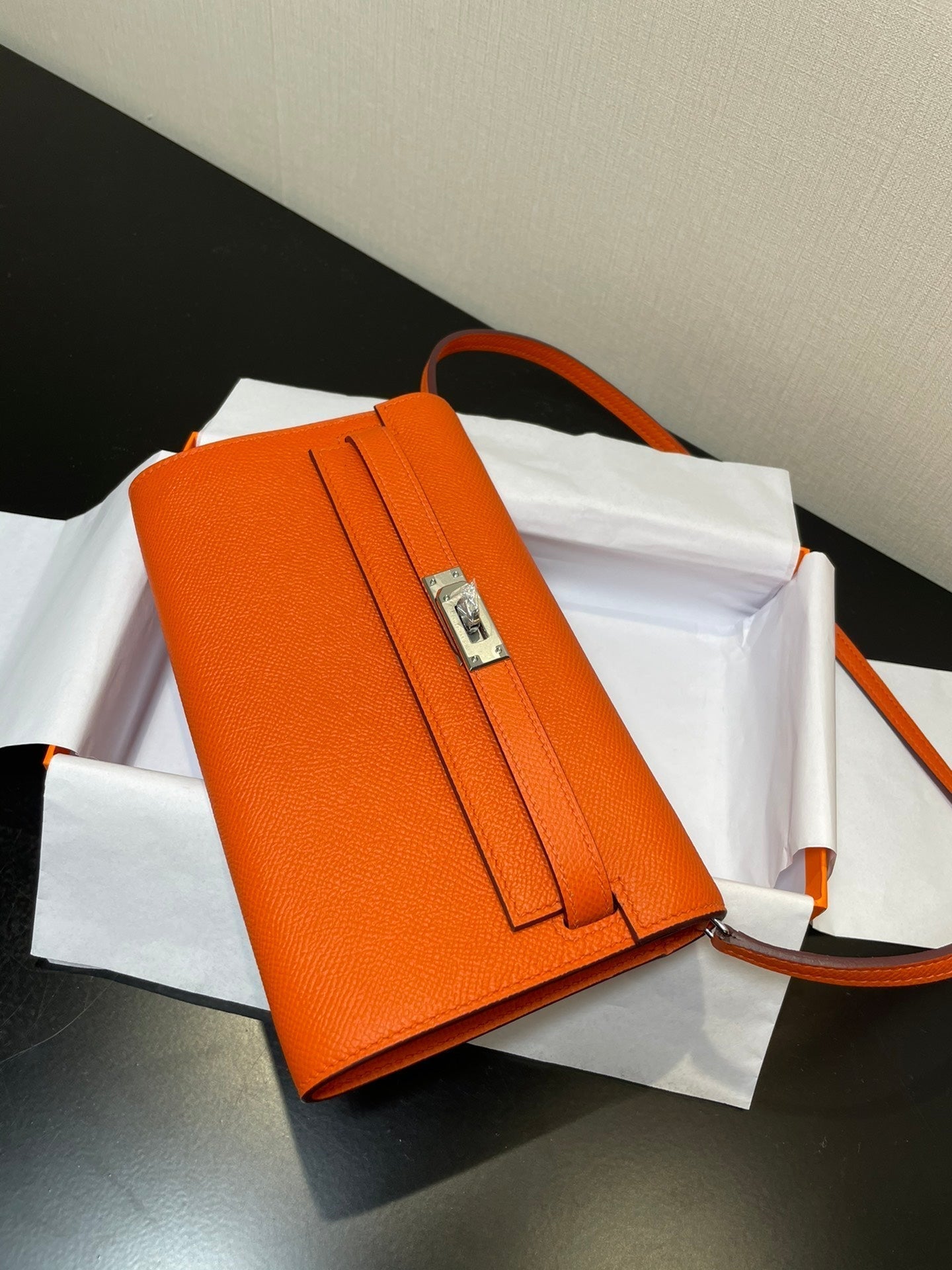 ケリー トゥ ゴー ウォレット 20.5 オレンジ エプソム シルバー ハードウェア