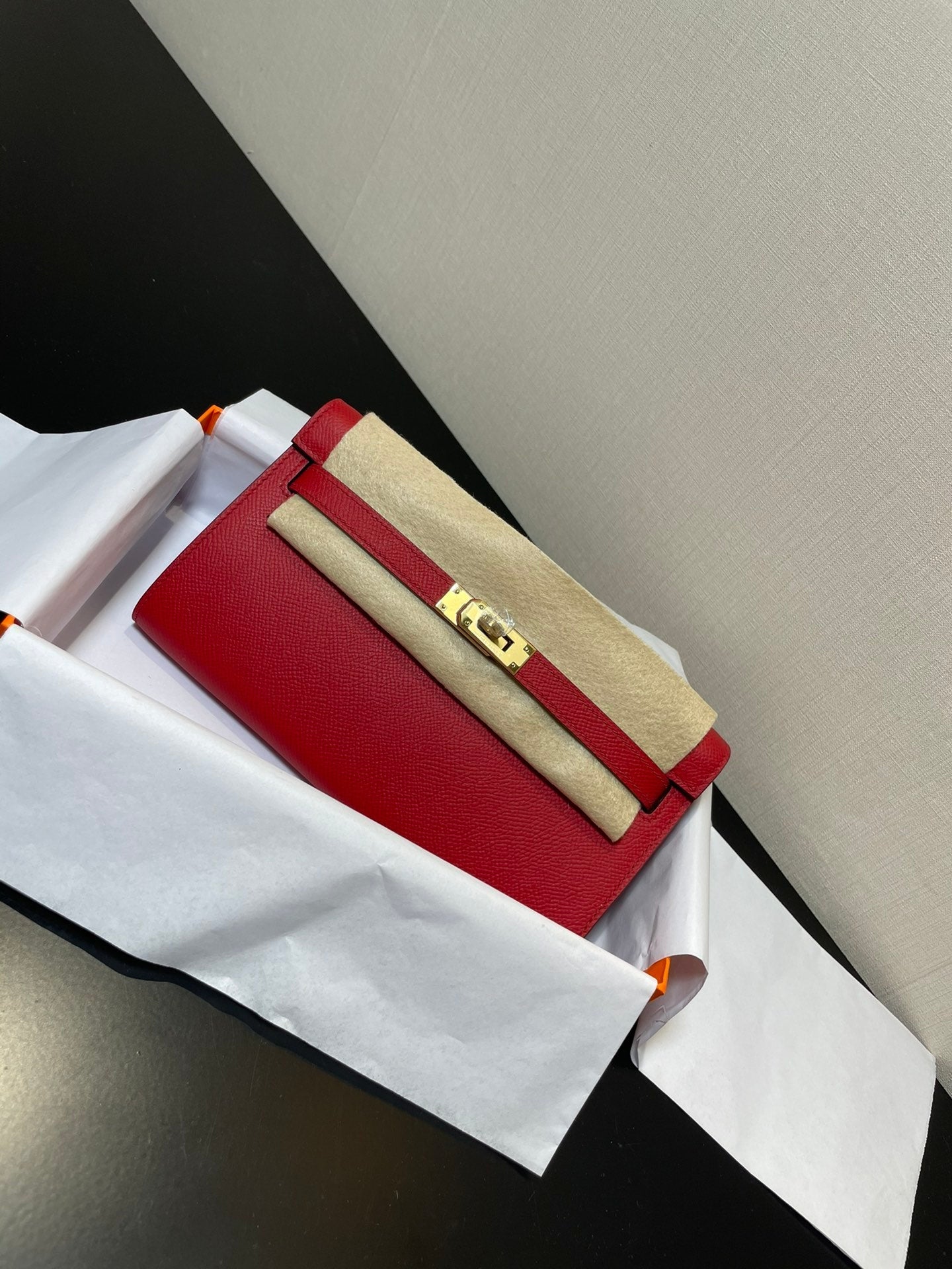 KELLY WOC 20.5 RED EPSOM GOLD HARDWARE