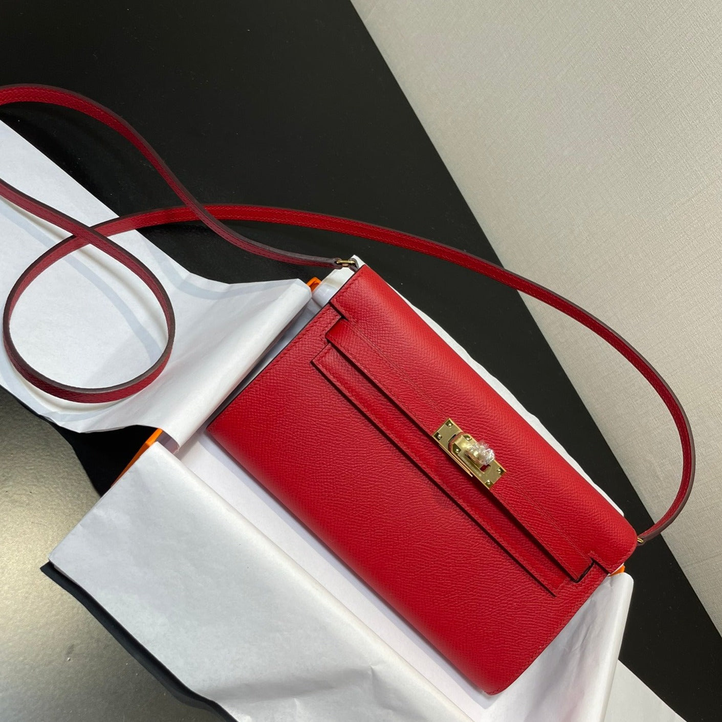 KELLY WOC 20.5 RED EPSOM GOLD HARDWARE