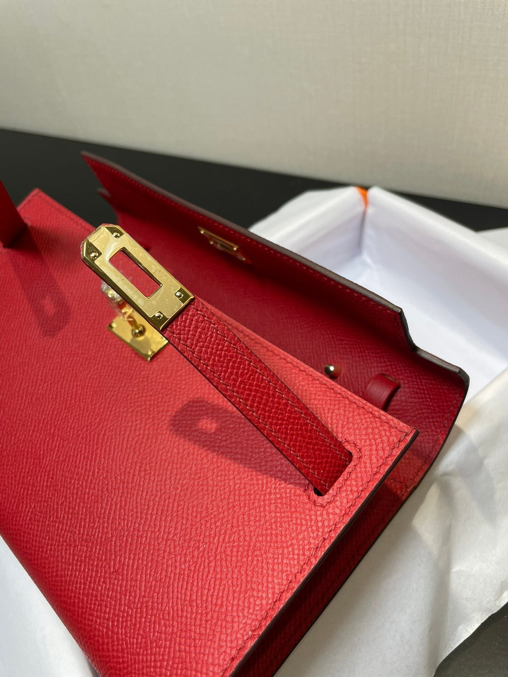KELLY WOC 20.5 RED EPSOM GOLD HARDWARE