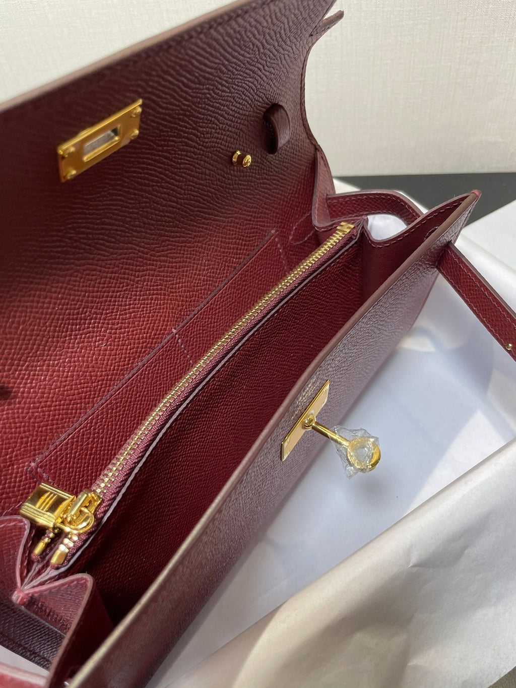 KELLY TO GO WALLET 20.5 ROUGH H EPSOM GOLD HARDWARE
